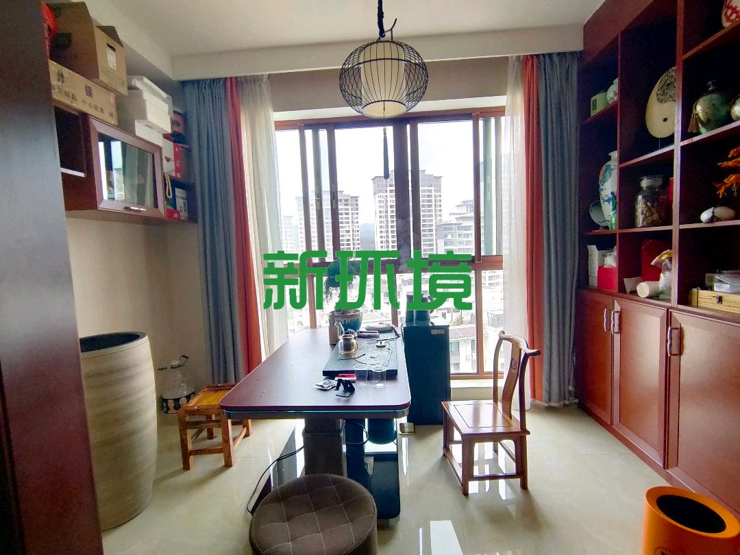 东岳新外滩  3室2厅1卫   78.80万客厅