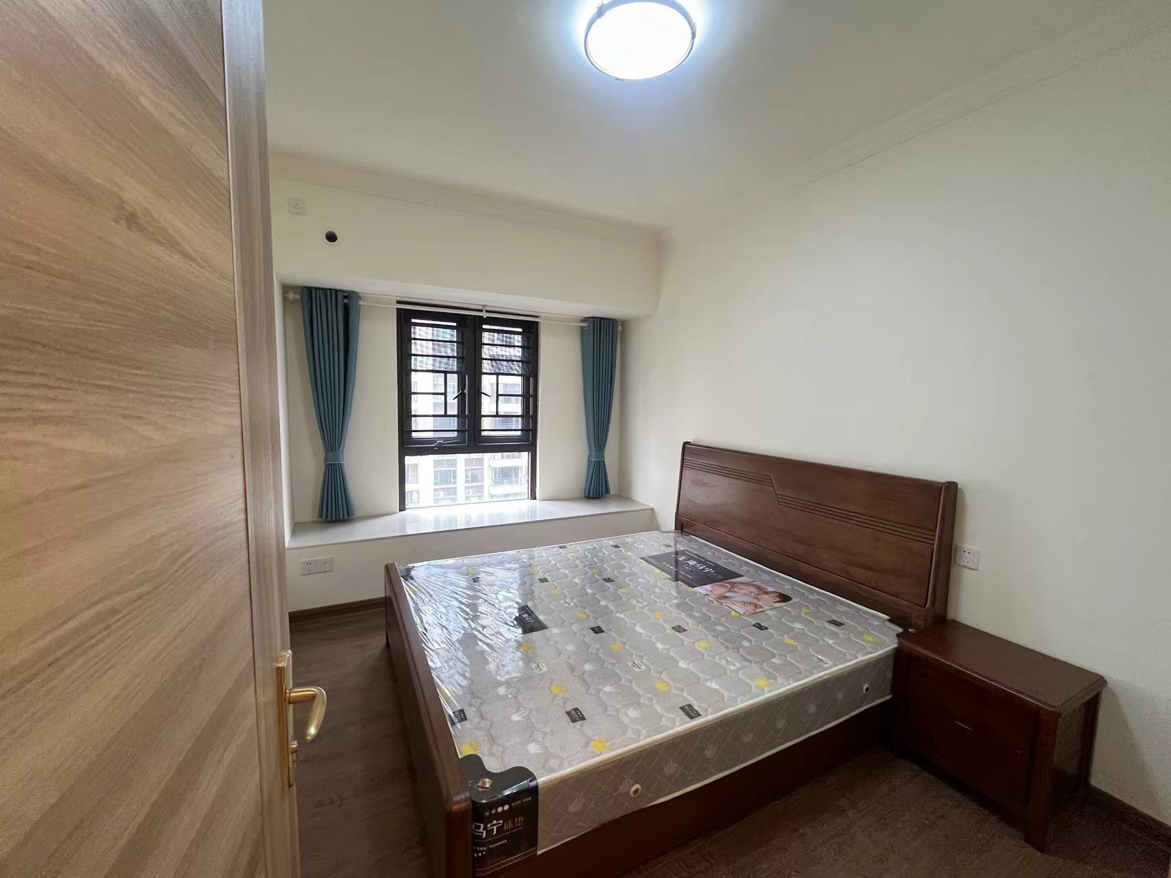 华耀碧桂园十里江湾誉峯 4室2厅2卫 2700.0元/月 华耀碧桂园十里江湾誉峯 4室2厅2卫 2700.0元/月室内图