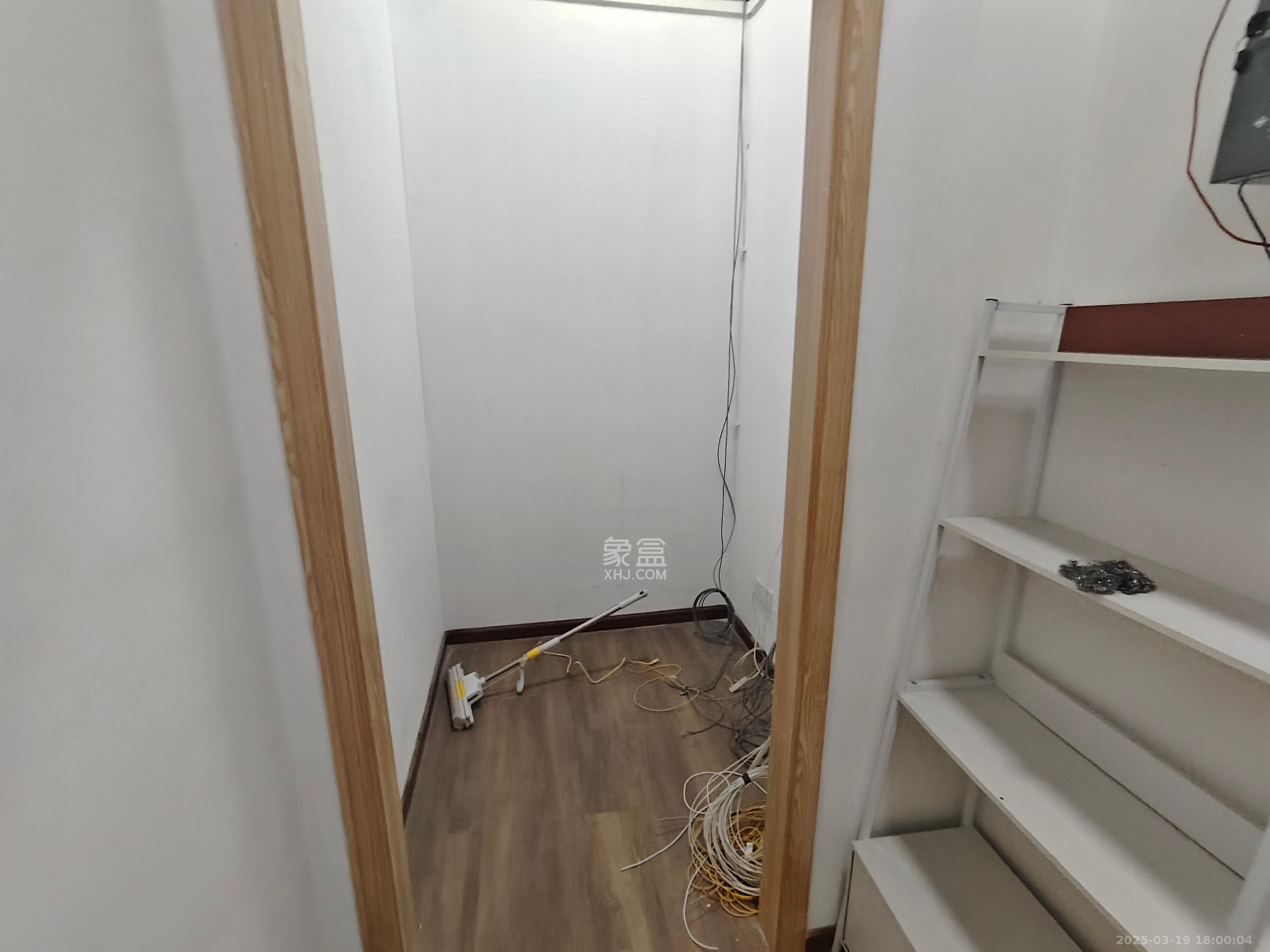 麓谷钰园（麓谷企业广场）   204.74㎡      9000.0元/月室内图