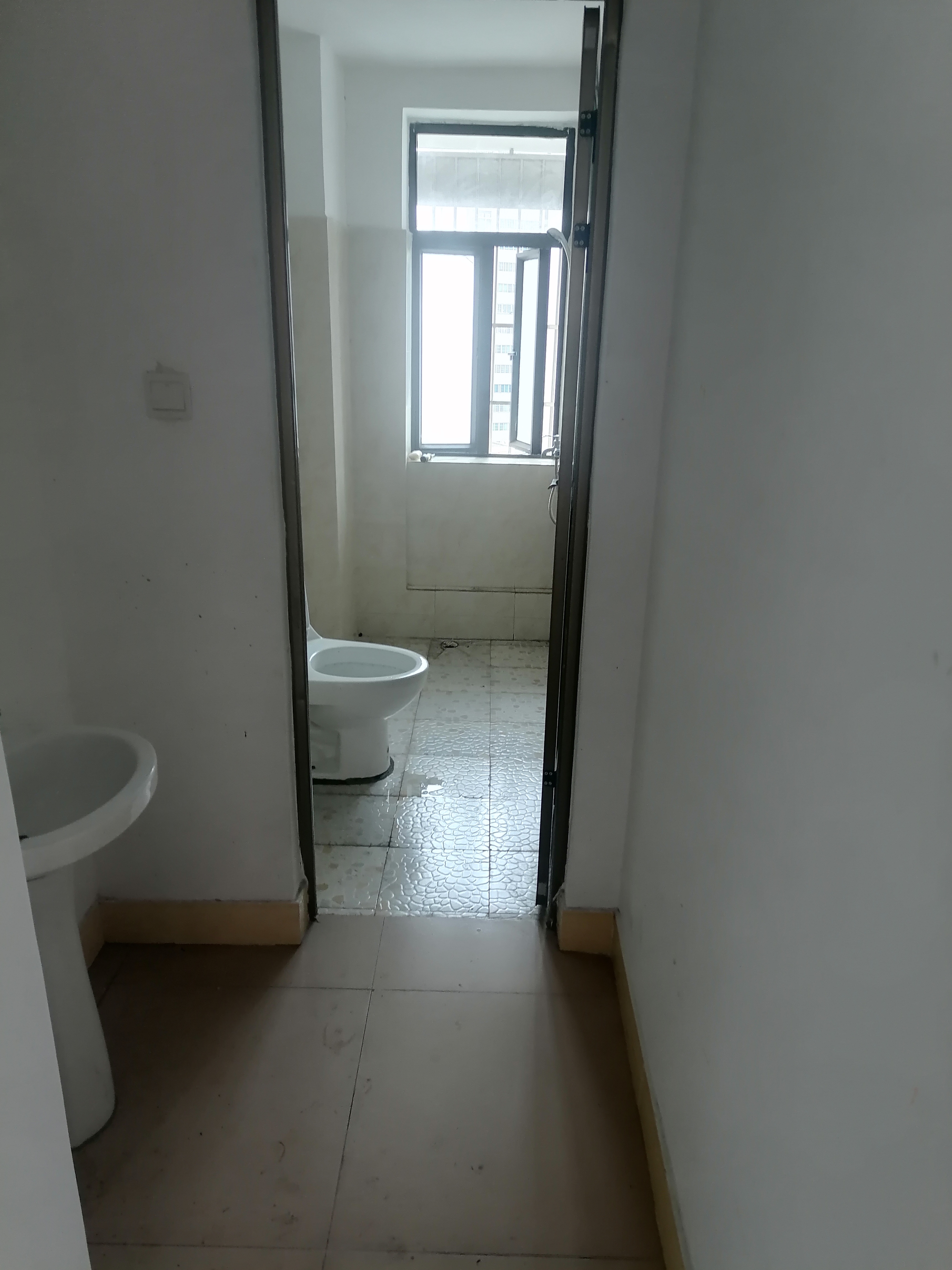 红城湖延长线(别名:滨江华庭) 3室2厅2卫 2300.0元/月 红城湖延长线(别名:滨江华庭) 3室2厅2卫 2300.0元/月室内图