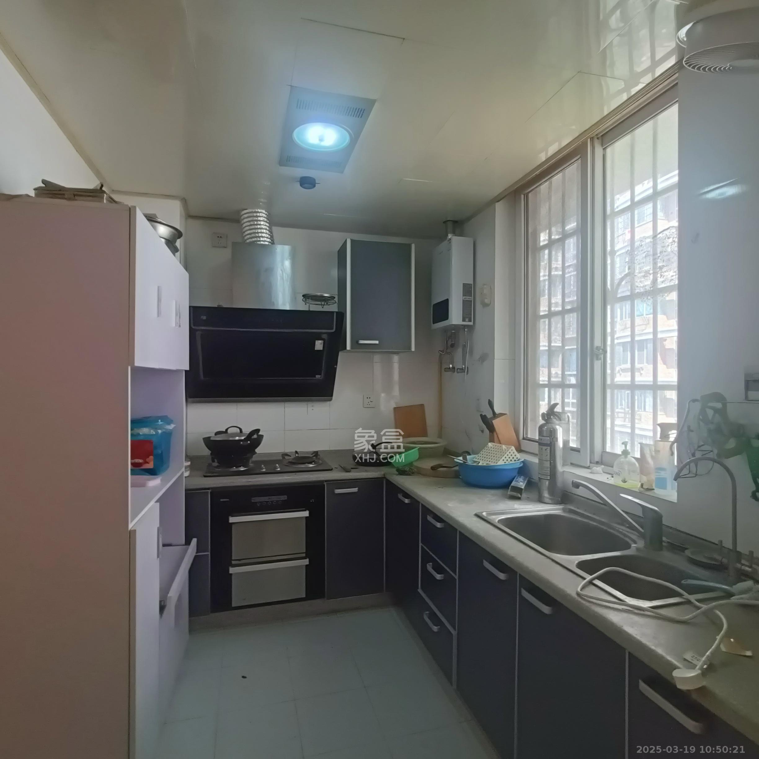 泰禹家园(彩云之翼家园一期、二期、三期) 3室2厅2卫 2000.0元/月 泰禹家园(彩云之翼家园一期、二期、三期) 3室2厅2卫 2000.0元/月室内图