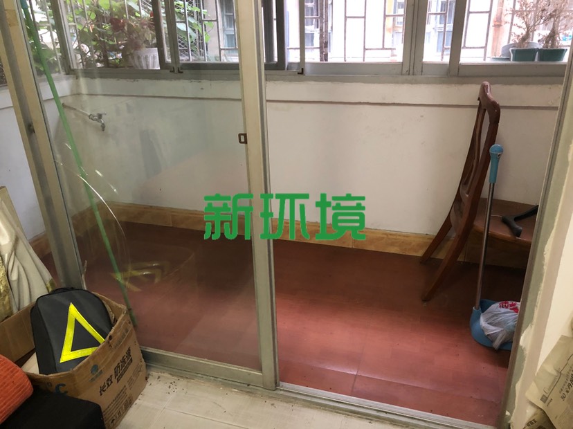 中国人保财险宿舍  4室2厅2卫   63.00万客厅