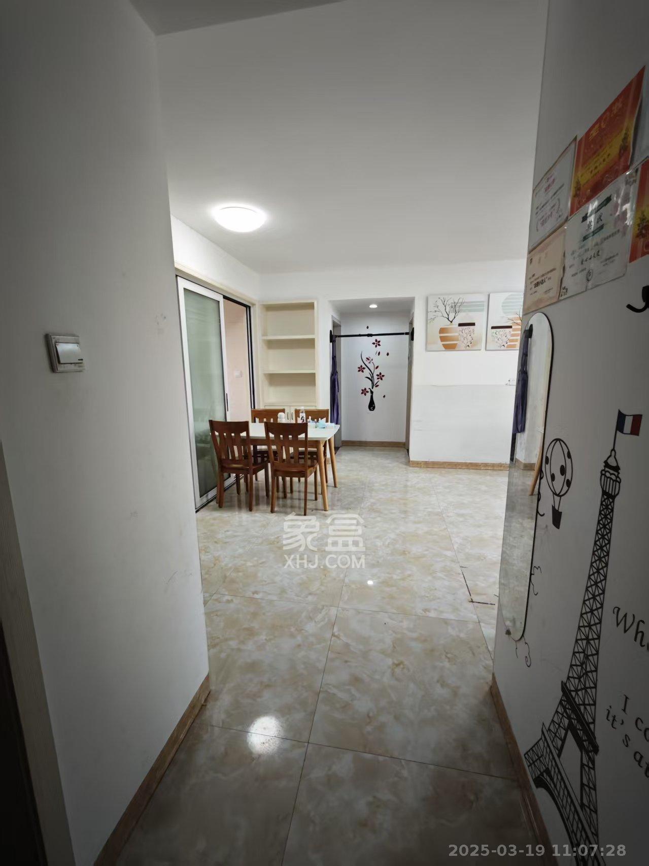 万国城(当代满庭春MOMA)三期 3室2厅1卫 2500.0元/月 万国城(当代满庭春MOMA)三期 3室2厅1卫 2500.0元/月室内图