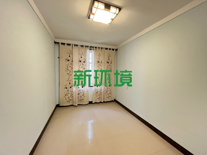 汇景名都  3室2厅2卫   70.00万客厅