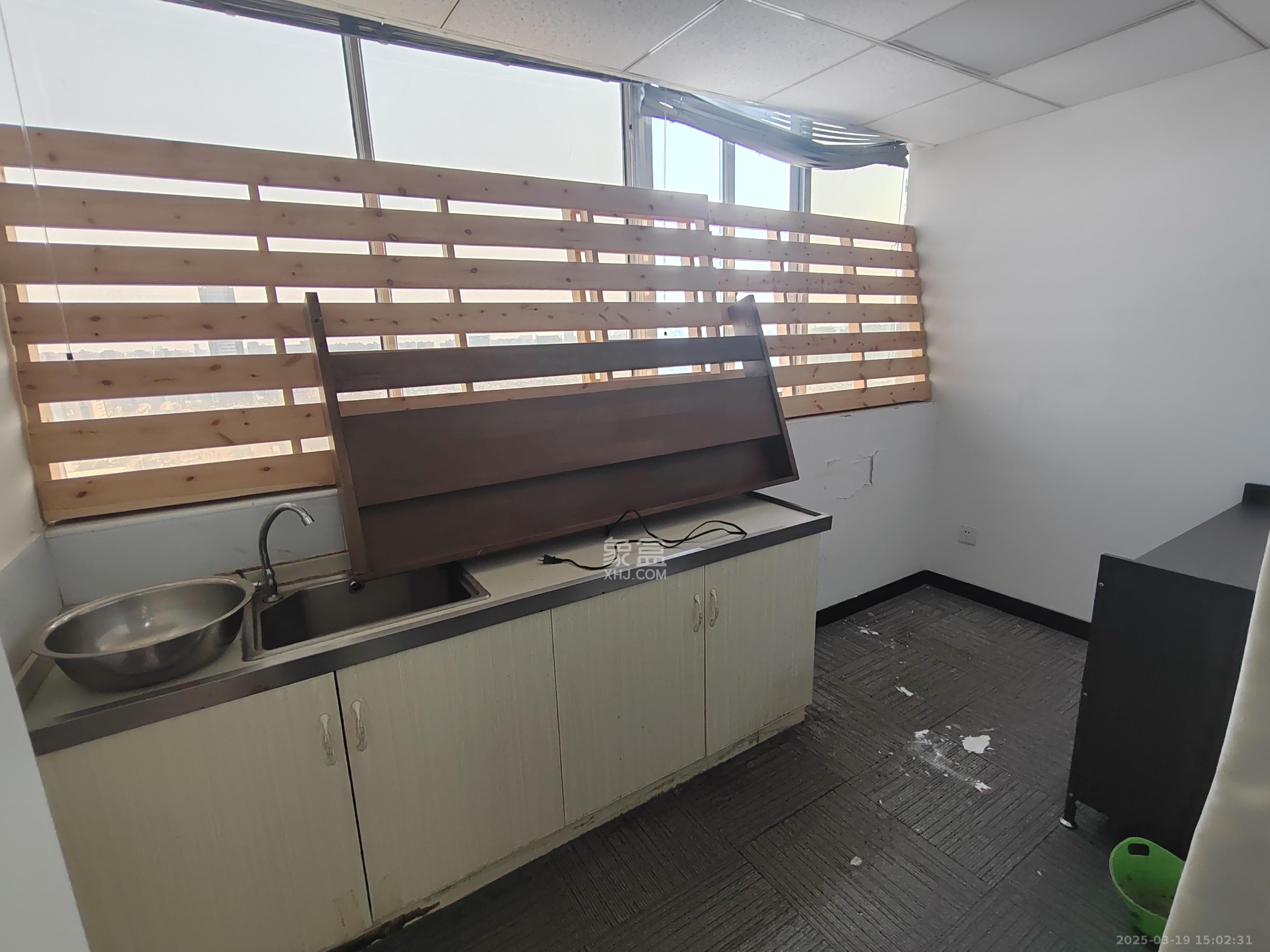 鸿运凯旋国际(科佳电脑城) 4室1厅1卫 10000.0元/月 鸿运凯旋国际(科佳电脑城) 4室1厅1卫 10000.0元/月室内图