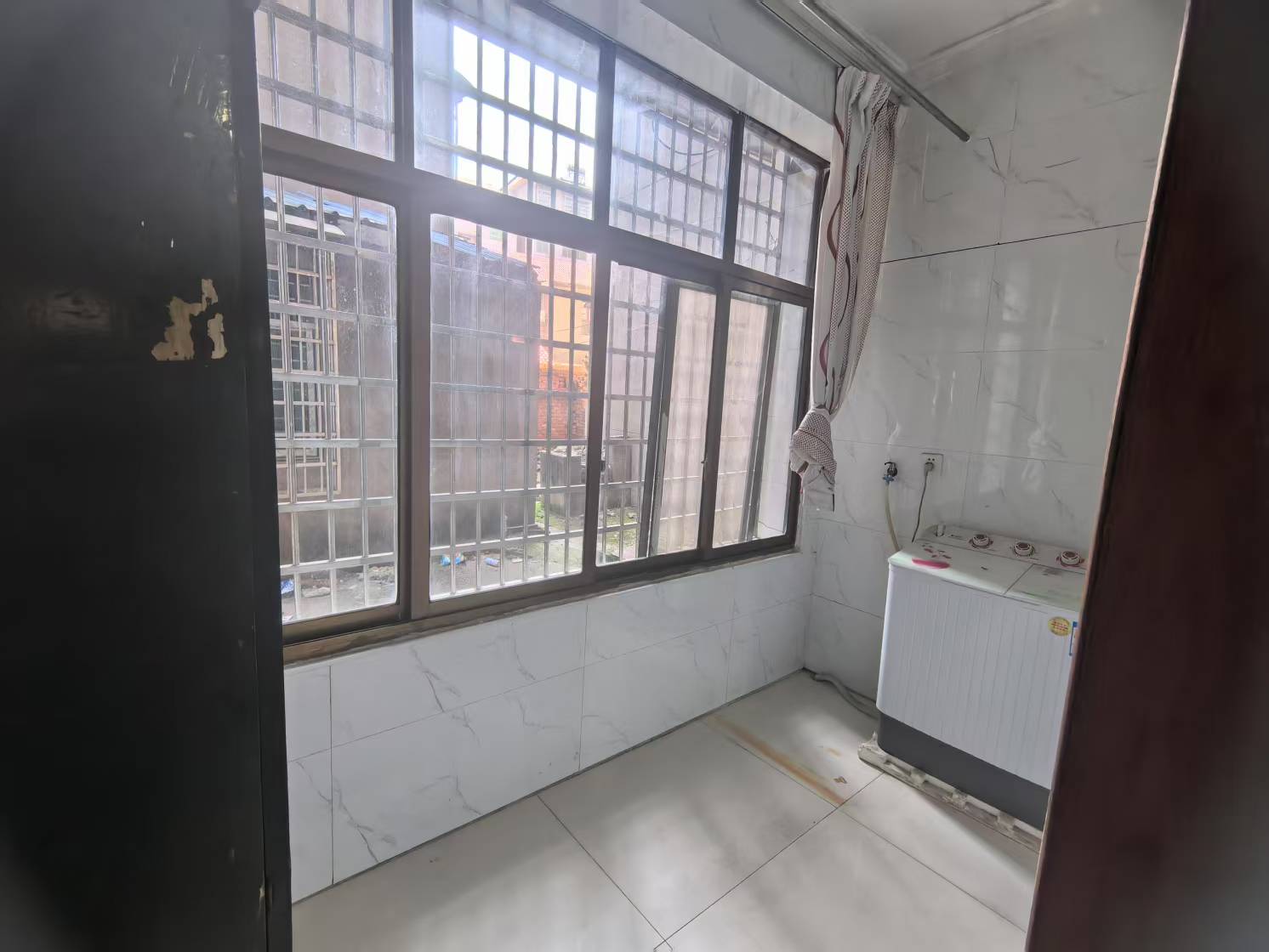 幸福小区  3室2厅2卫   850.00元/月室内图