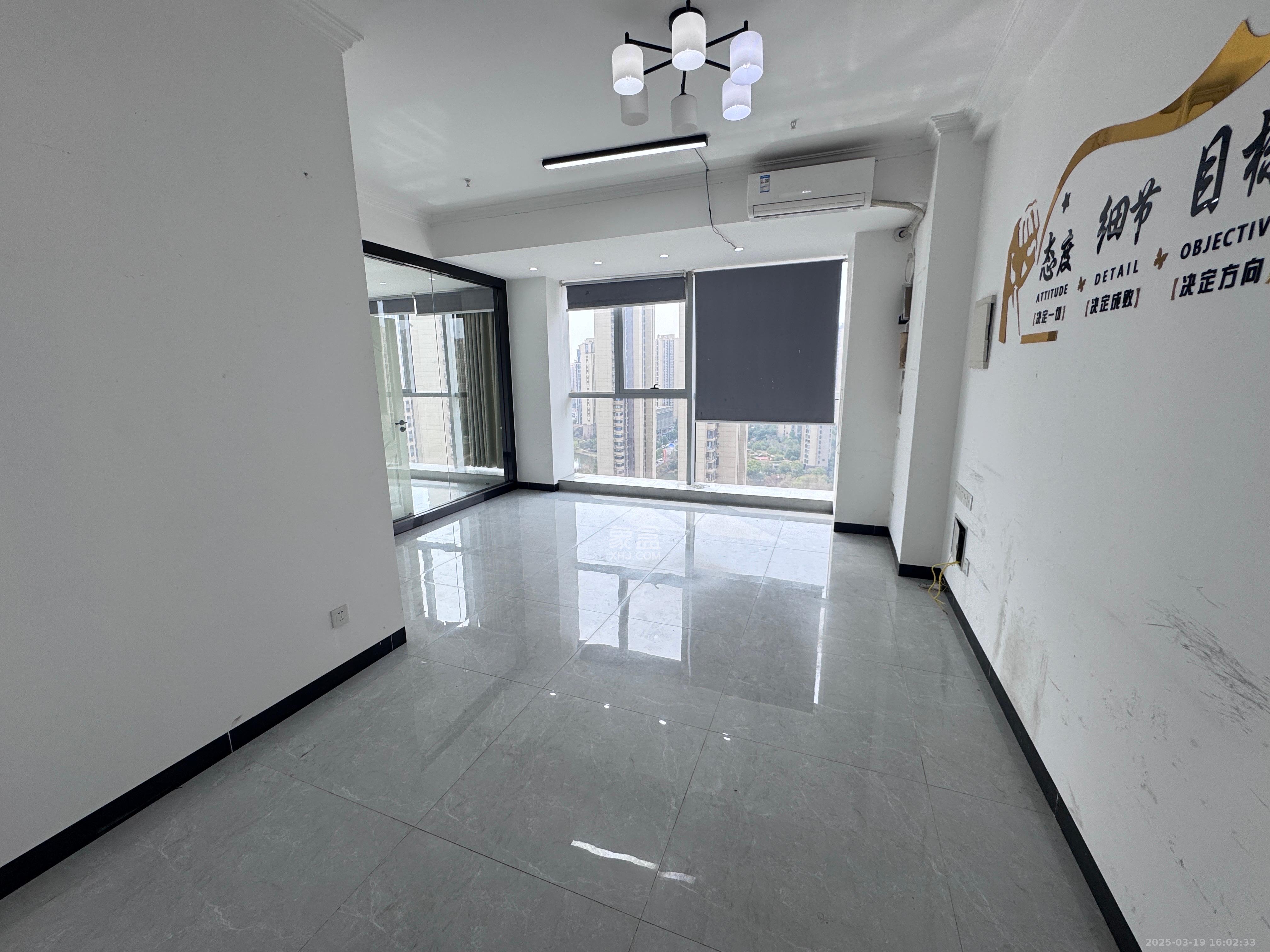 奥克斯滨仕花园(奥克斯洋湖广场/奥克斯中心) 1室0厅0卫 4200.0元/月 奥克斯滨仕花园(奥克斯洋湖广场/奥克斯中心) 1室0厅0卫 4200.0元/月室内图