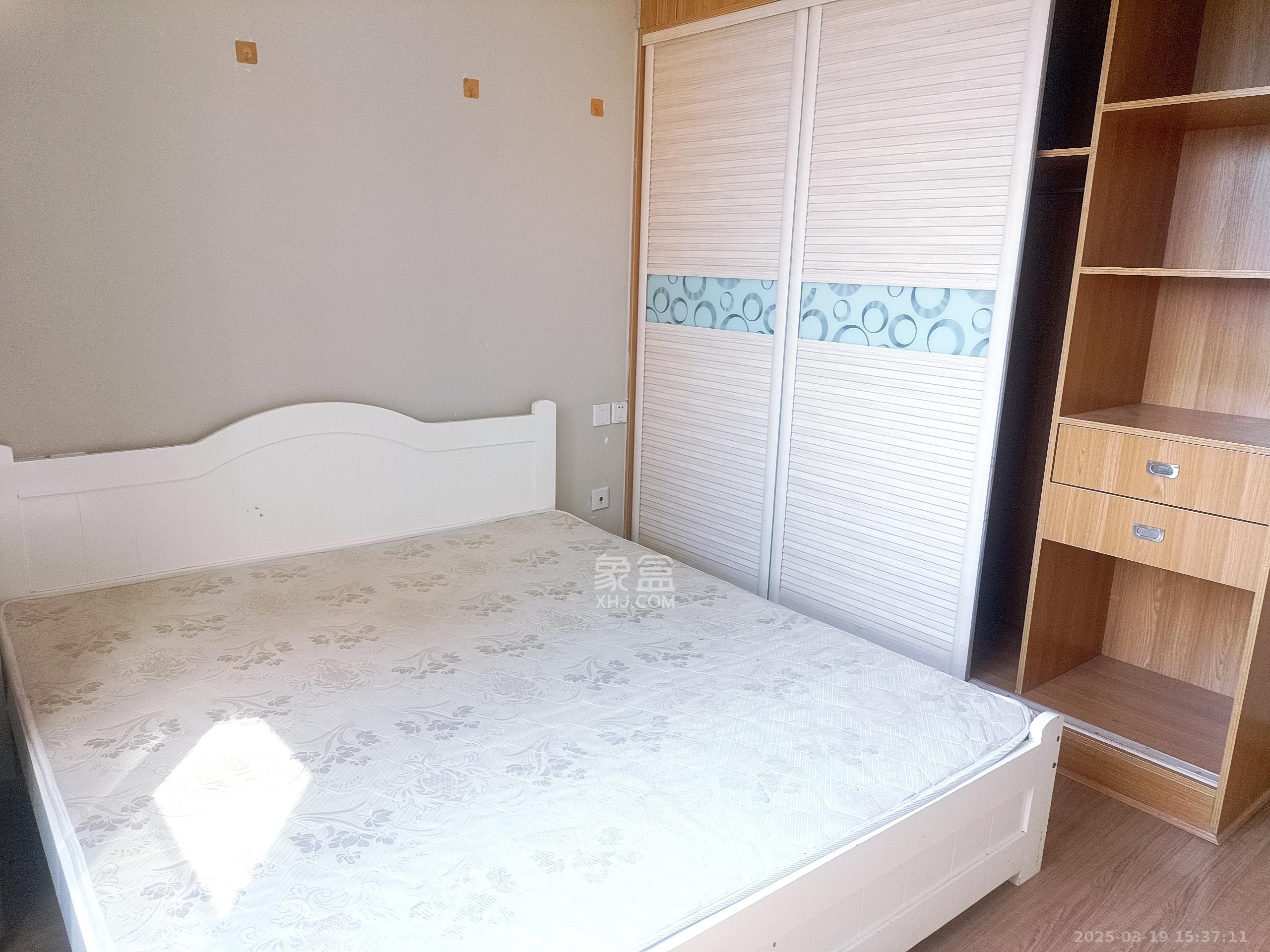 麓谷小镇  3室2厅1卫   2250.00元/月室内图