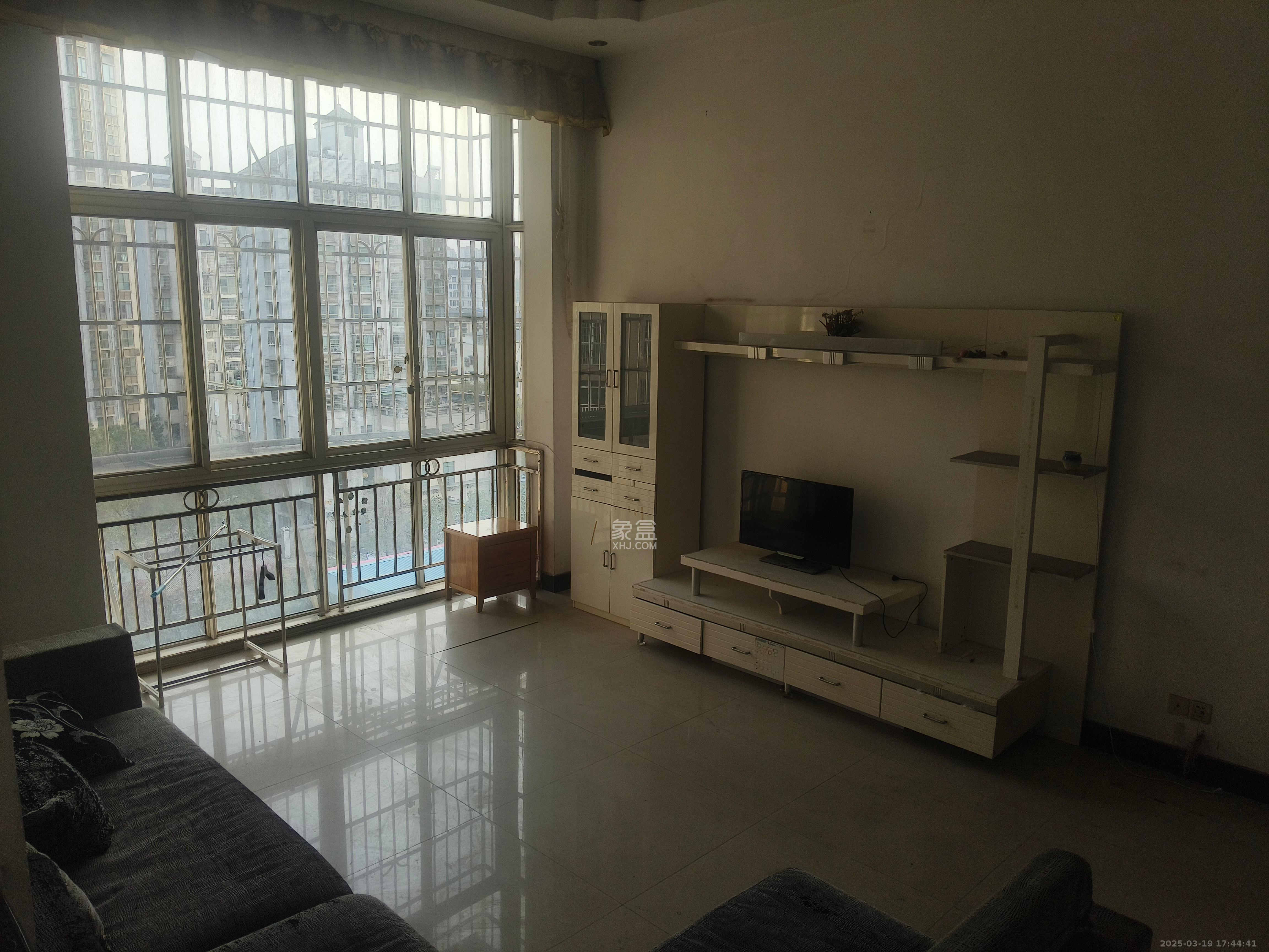 领秀星城(领秀新城)  2室2厅1卫    1300.0元/月 领秀星城(领秀新城)  2室2厅1卫    1300.0元/月室内图