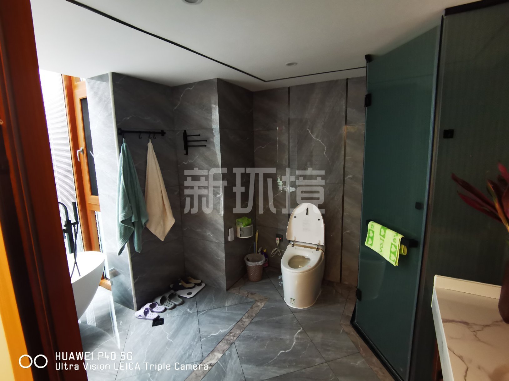 天门壹号  5室2厅2卫   710.00万客厅