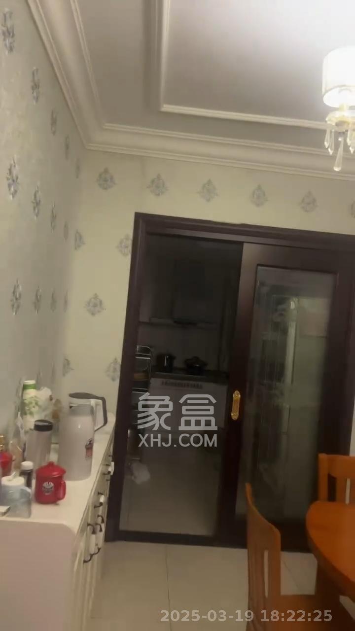 恒大翡翠华庭 3室2厅2卫 3200.0元/月 恒大翡翠华庭 3室2厅2卫 3200.0元/月室内图