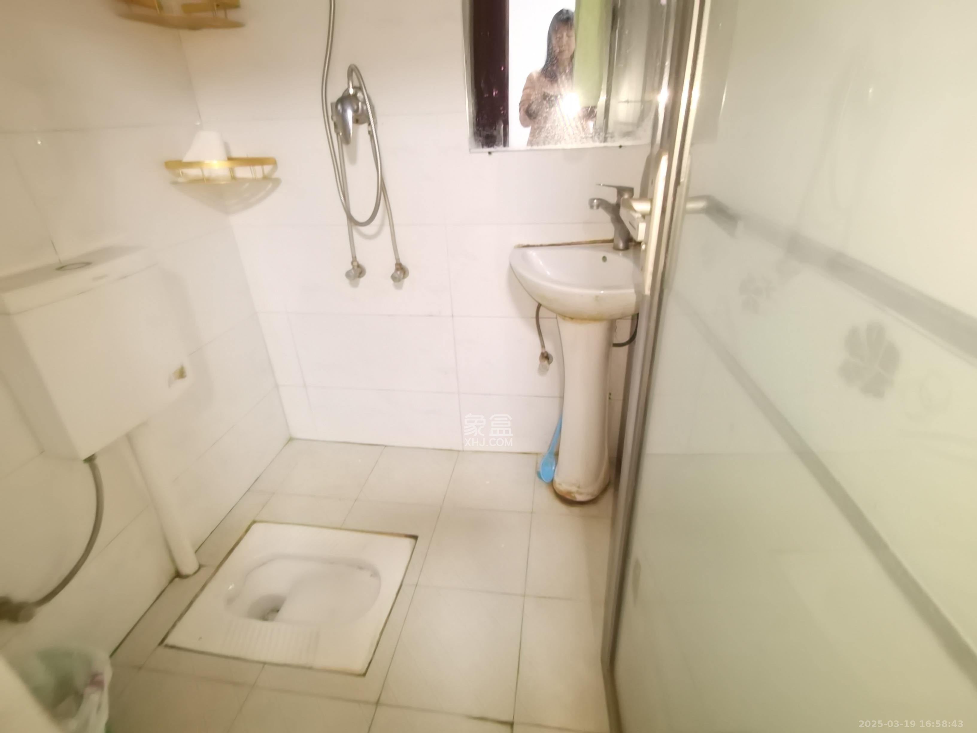 人才楼 2室1厅1卫 1400.0元/月 人才楼 2室1厅1卫 1400.0元/月室内图