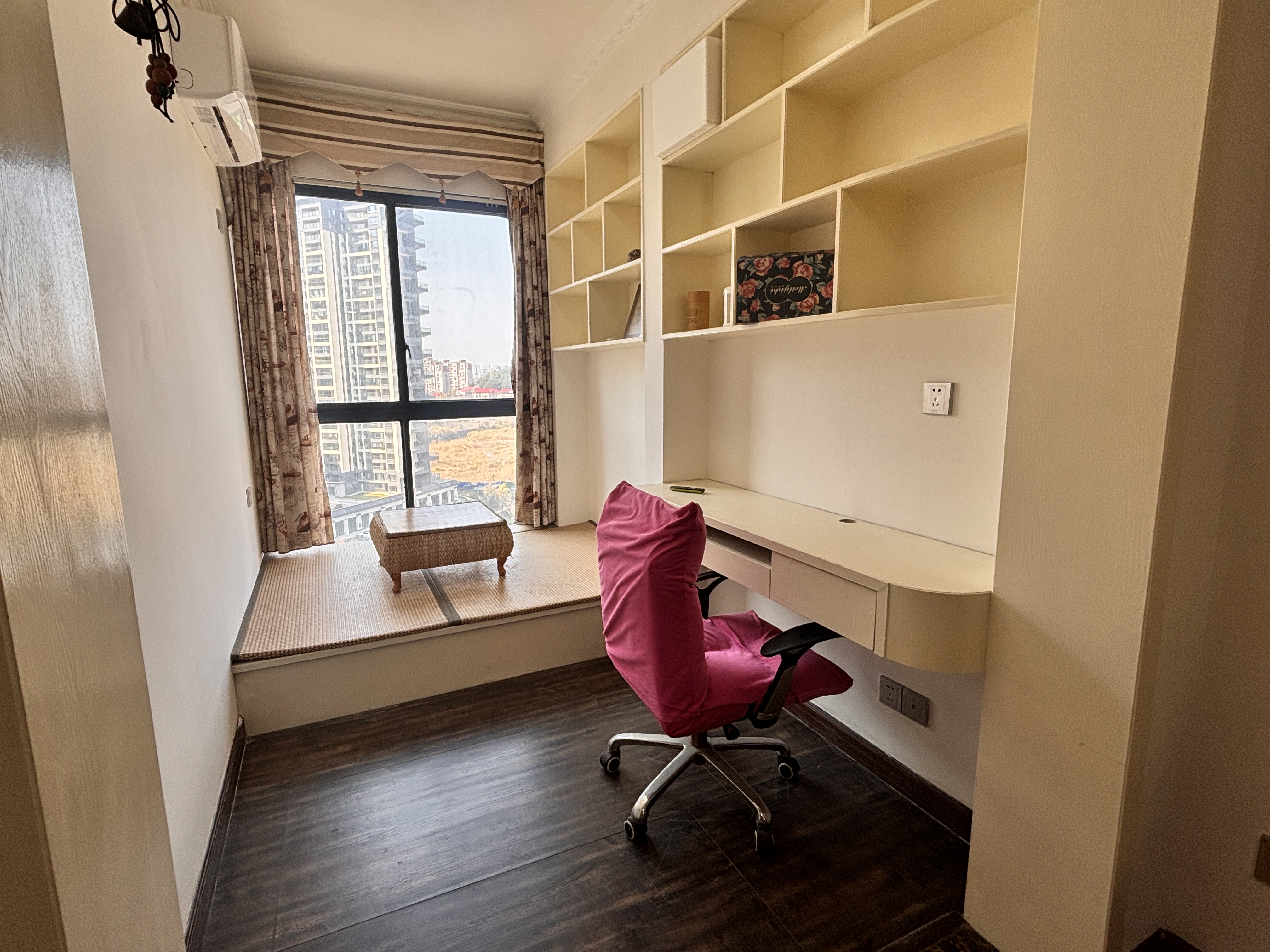 领御一方中心 2室1厅1卫 1700.0元/月 领御一方中心 2室1厅1卫 1700.0元/月室内图