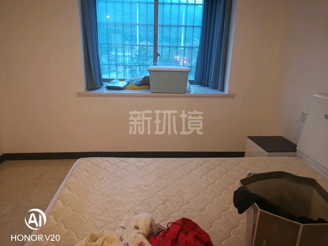 西溪美景  3室2厅2卫   80.00万客厅