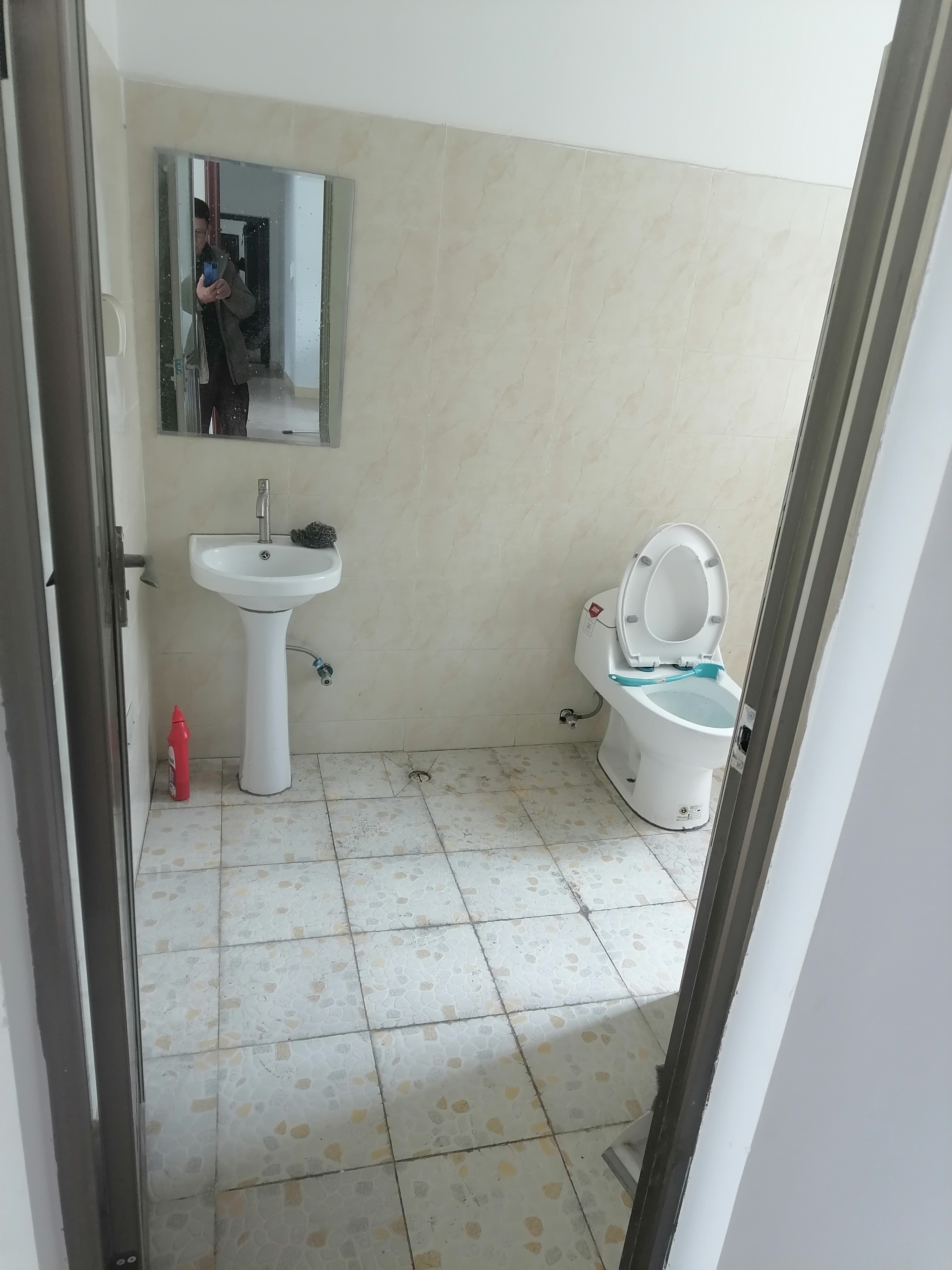 红城湖延长线(别名:滨江华庭) 3室2厅2卫 2300.0元/月 红城湖延长线(别名:滨江华庭) 3室2厅2卫 2300.0元/月室内图