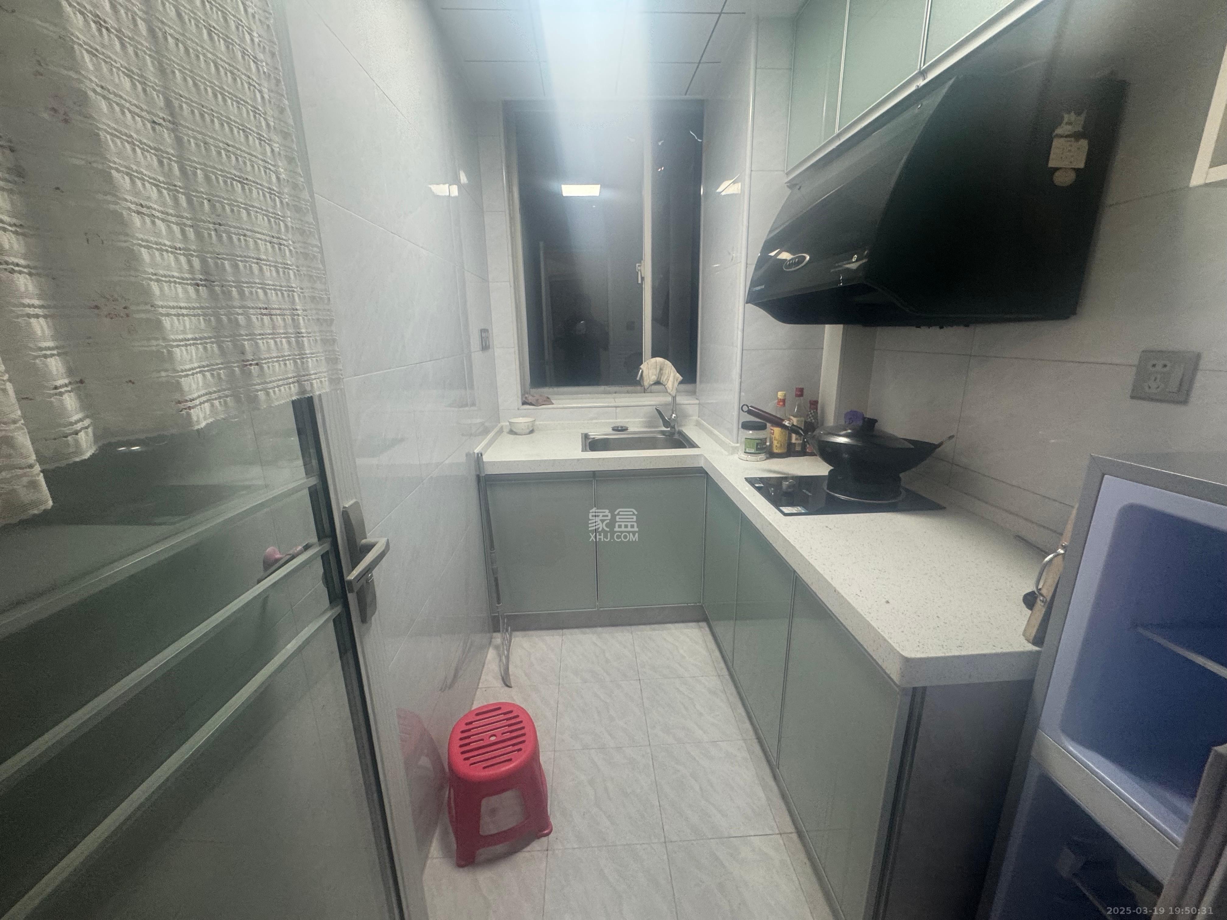 颐美会现代城 1室1厅1卫 2200.0元/月 颐美会现代城 1室1厅1卫 2200.0元/月室内图