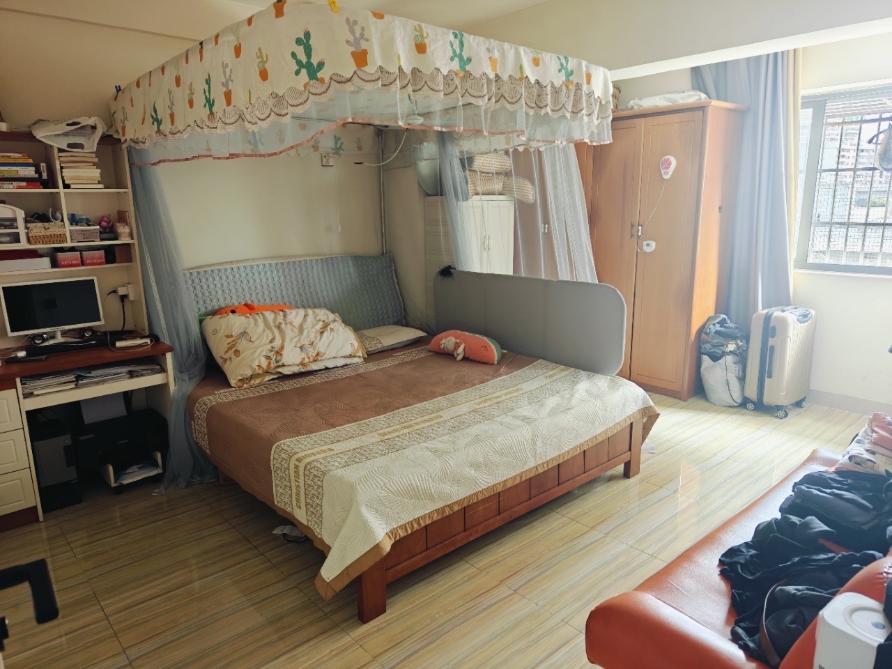 北方万银花园一期  3室2厅2卫    105.0万 北方万银花园一期  3室2厅2卫    105.0万客厅