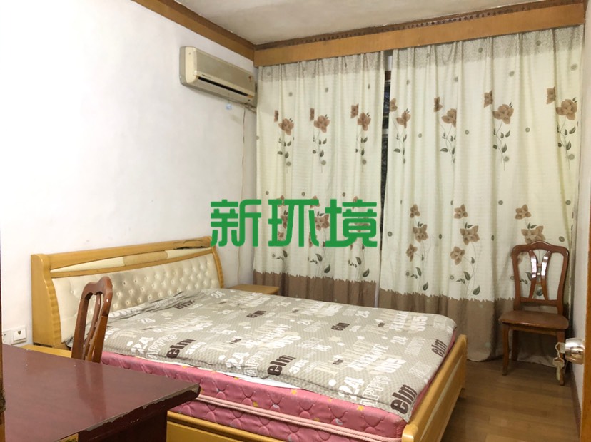 中国人保财险宿舍  4室2厅2卫   63.00万客厅