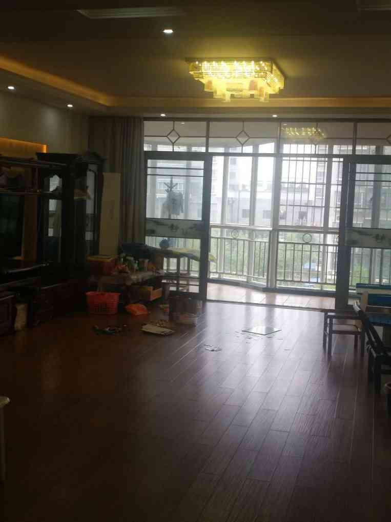 时代港湾  4室2厅2卫   2000.00元/月室内图