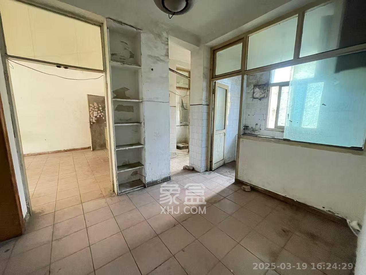 下碧湘街小区  3室2厅1卫    1800.0元/月室内图