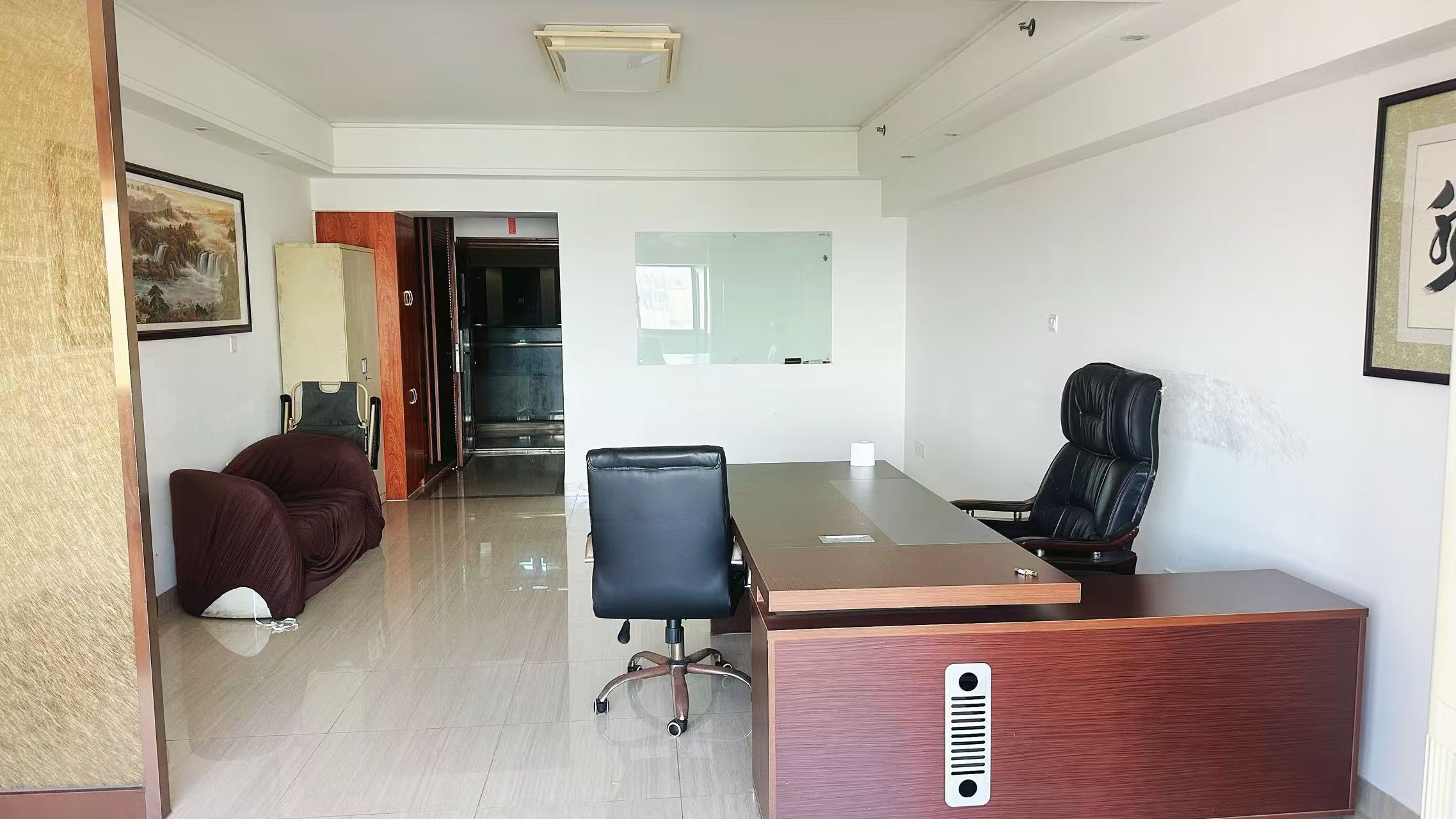 望海国际广场 1室1厅1卫 105.0万 望海国际广场 1室1厅1卫 105.0万客厅