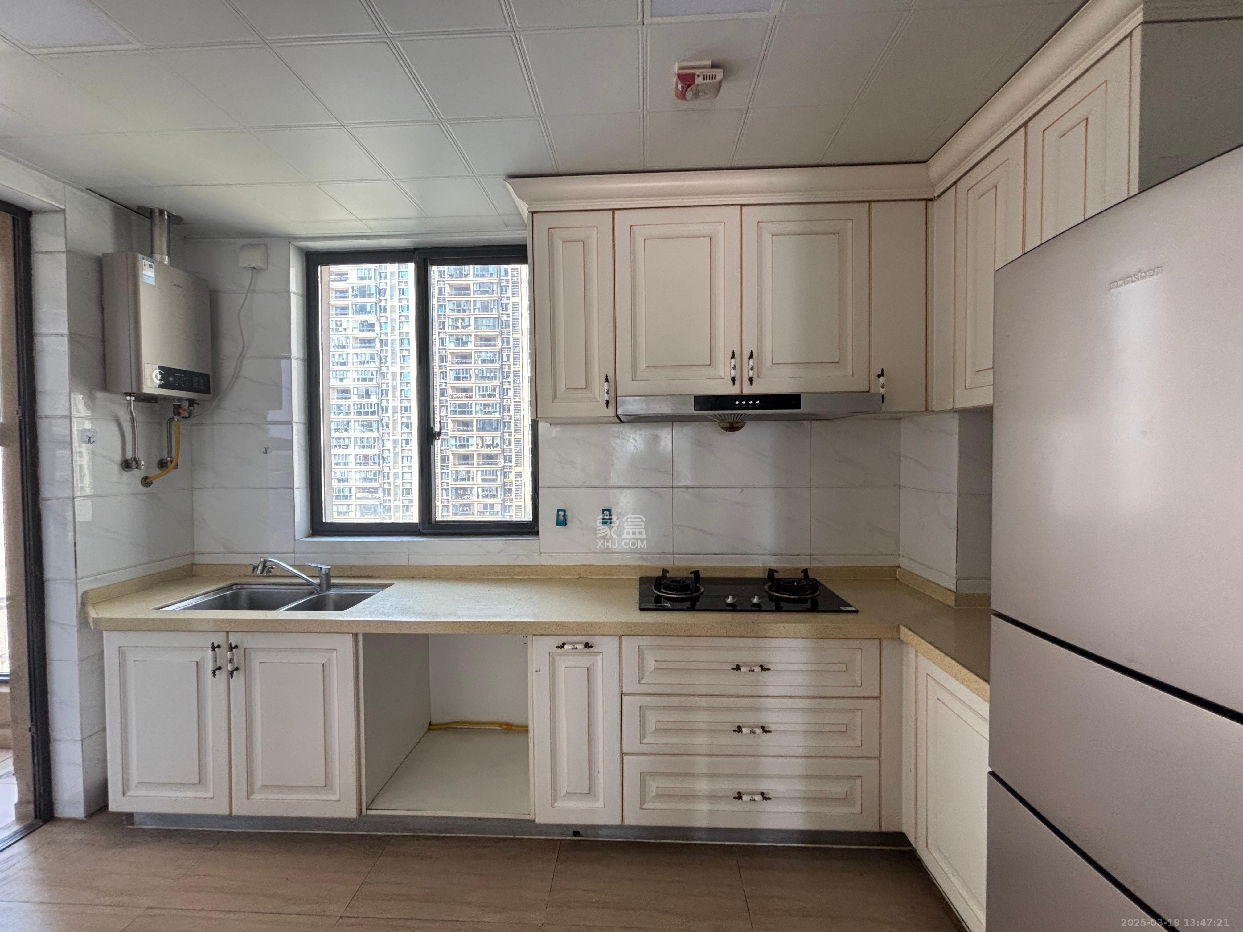 碧桂园南城首府(东宸林海)  4室2厅2卫    3300.0元/月 碧桂园南城首府(东宸林海)  4室2厅2卫    3300.0元/月室内图