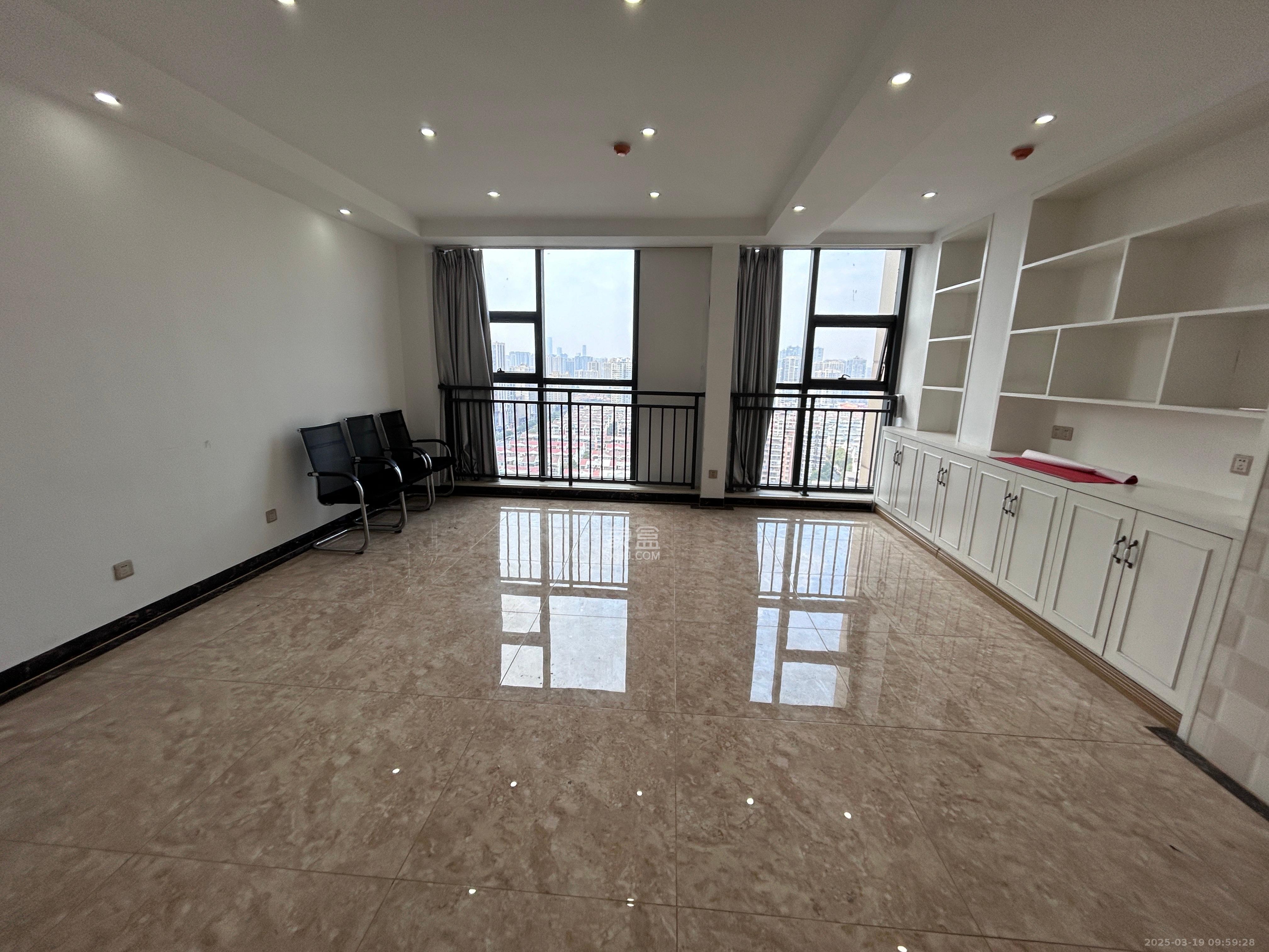 万坤图财富广场 1室1厅1卫 2300.0元/月 万坤图财富广场 1室1厅1卫 2300.0元/月室内图