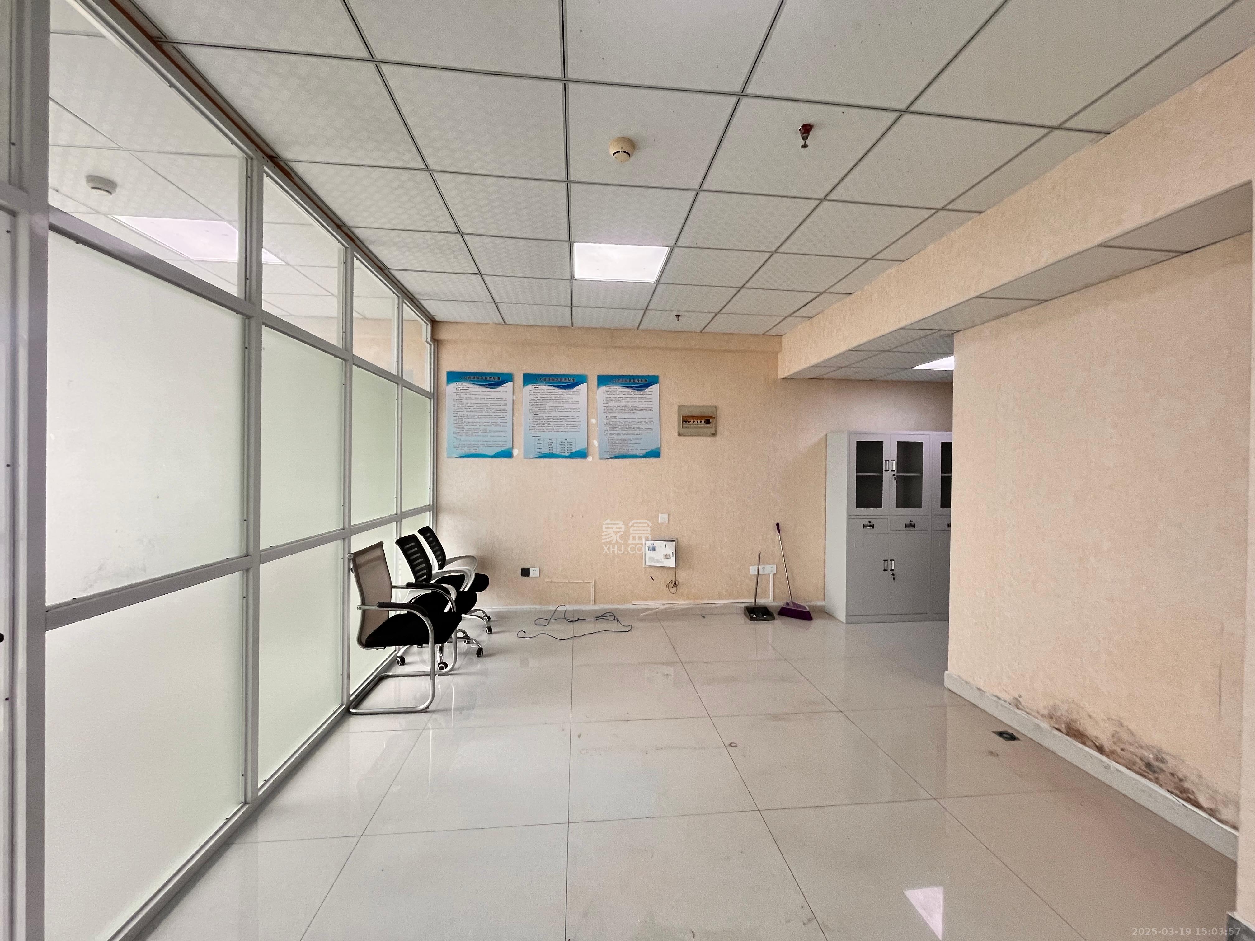 奥克斯广场 2室1厅1卫 4800.0元/月 奥克斯广场 2室1厅1卫 4800.0元/月室内图