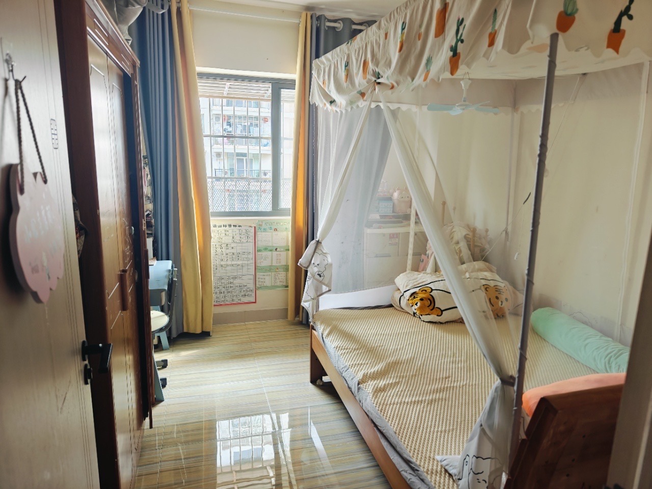 北方万银花园一期  3室2厅2卫    105.0万 北方万银花园一期  3室2厅2卫    105.0万客厅