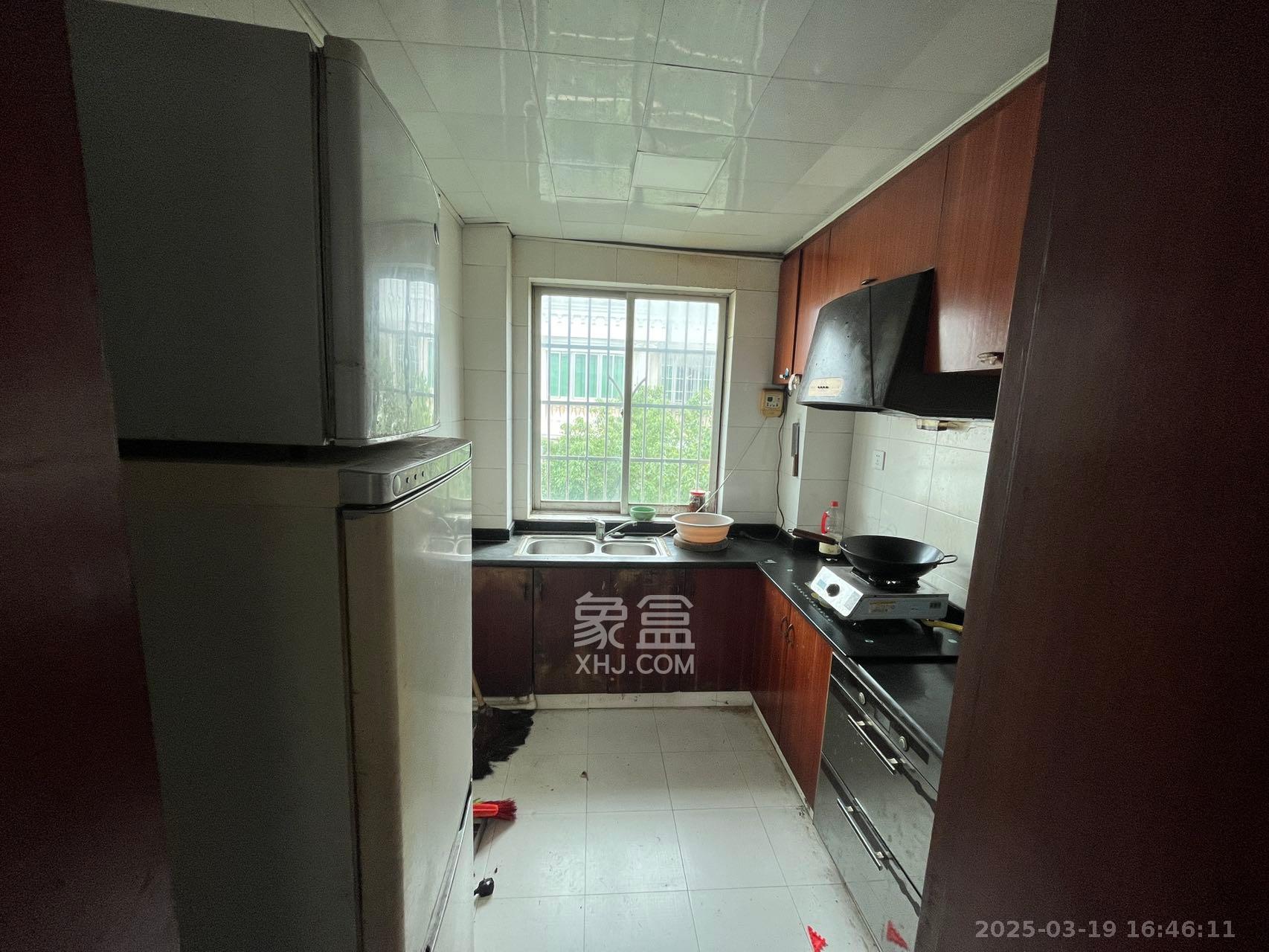 中南汽车世界 3室2厅2卫 1000.0元/月 中南汽车世界 3室2厅2卫 1000.0元/月室内图