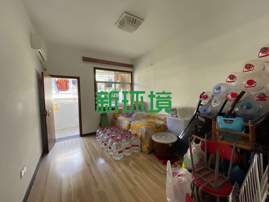 幸福阳光小区  3室2厅2卫   55.00万卧室