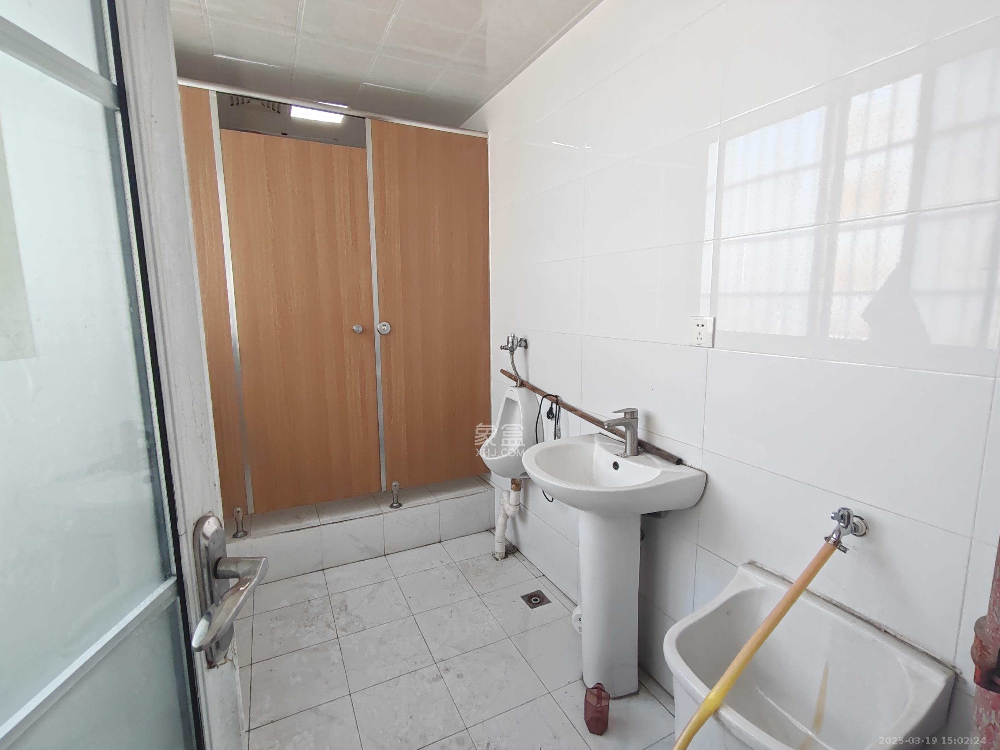 鸿运凯旋国际(科佳电脑城) 4室1厅1卫 10000.0元/月 鸿运凯旋国际(科佳电脑城) 4室1厅1卫 10000.0元/月室内图