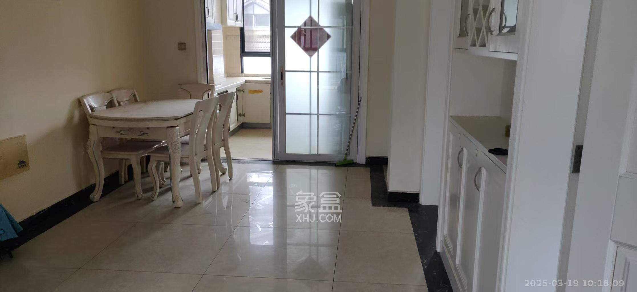 澳海月亮湾  2室1厅1卫    1800.0元/月 澳海月亮湾  2室1厅1卫    1800.0元/月室内图