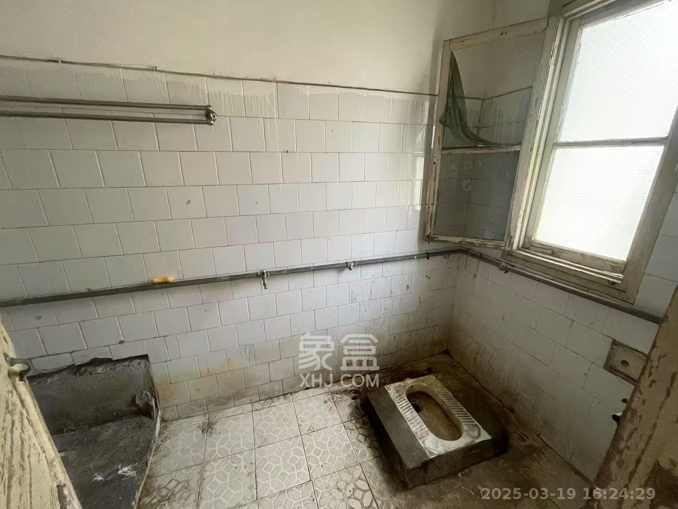 下碧湘街小区  3室2厅1卫    1800.0元/月室内图