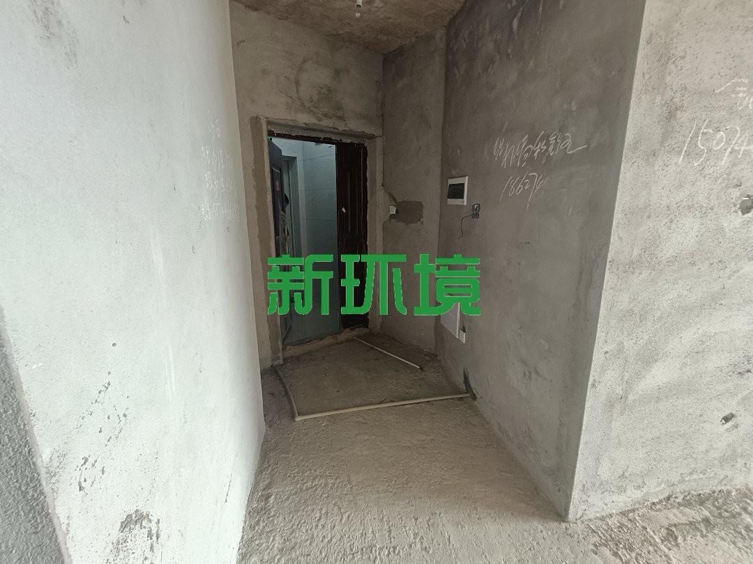 中天鹭鸶湾龙庭二期  4室2厅2卫    112.0万 中天鹭鸶湾龙庭二期  4室2厅2卫    112.0万客厅