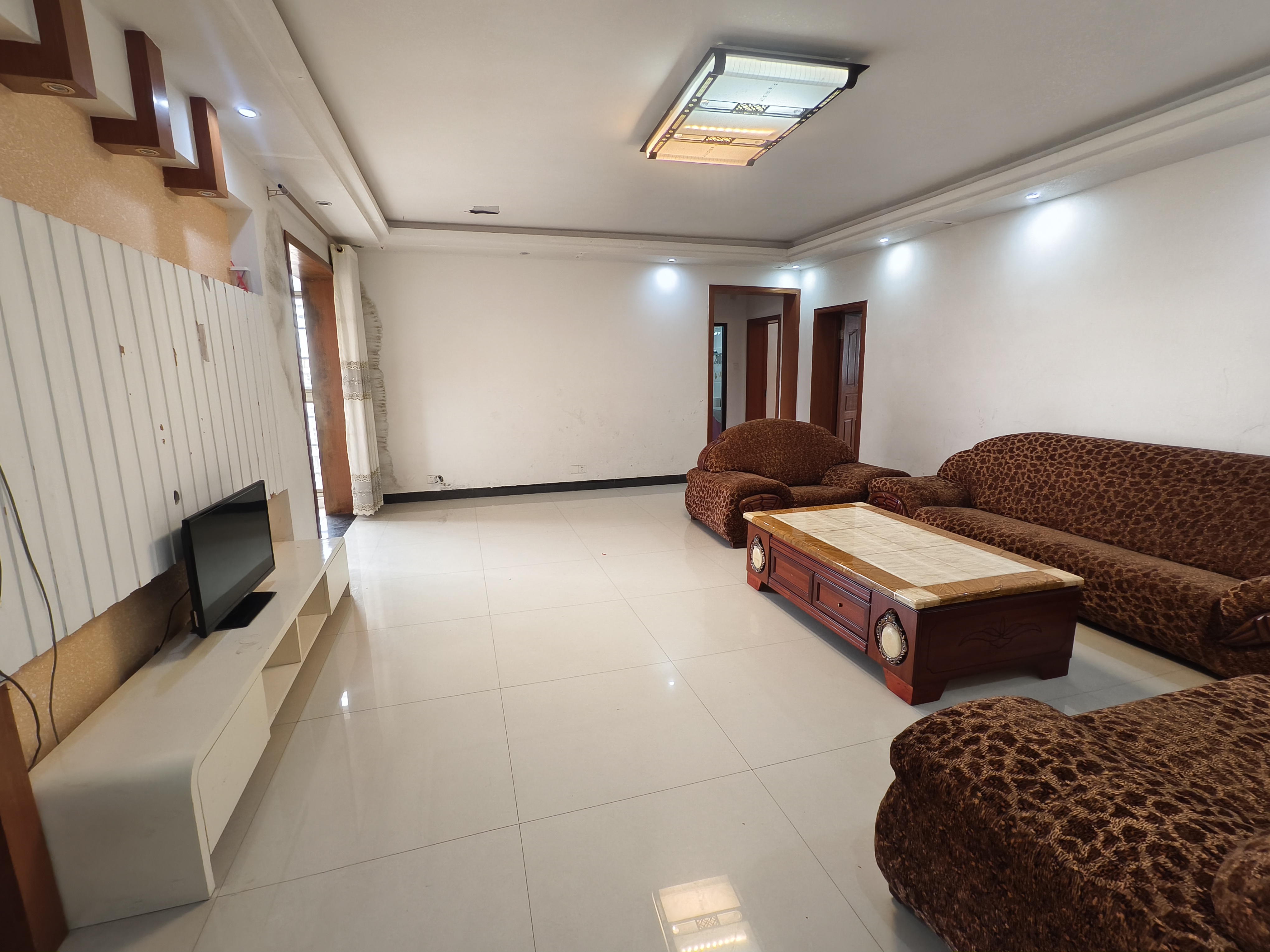 宏泰阳光家园 3室2厅1卫 62.8万 宏泰阳光家园 3室2厅1卫 62.8万客厅