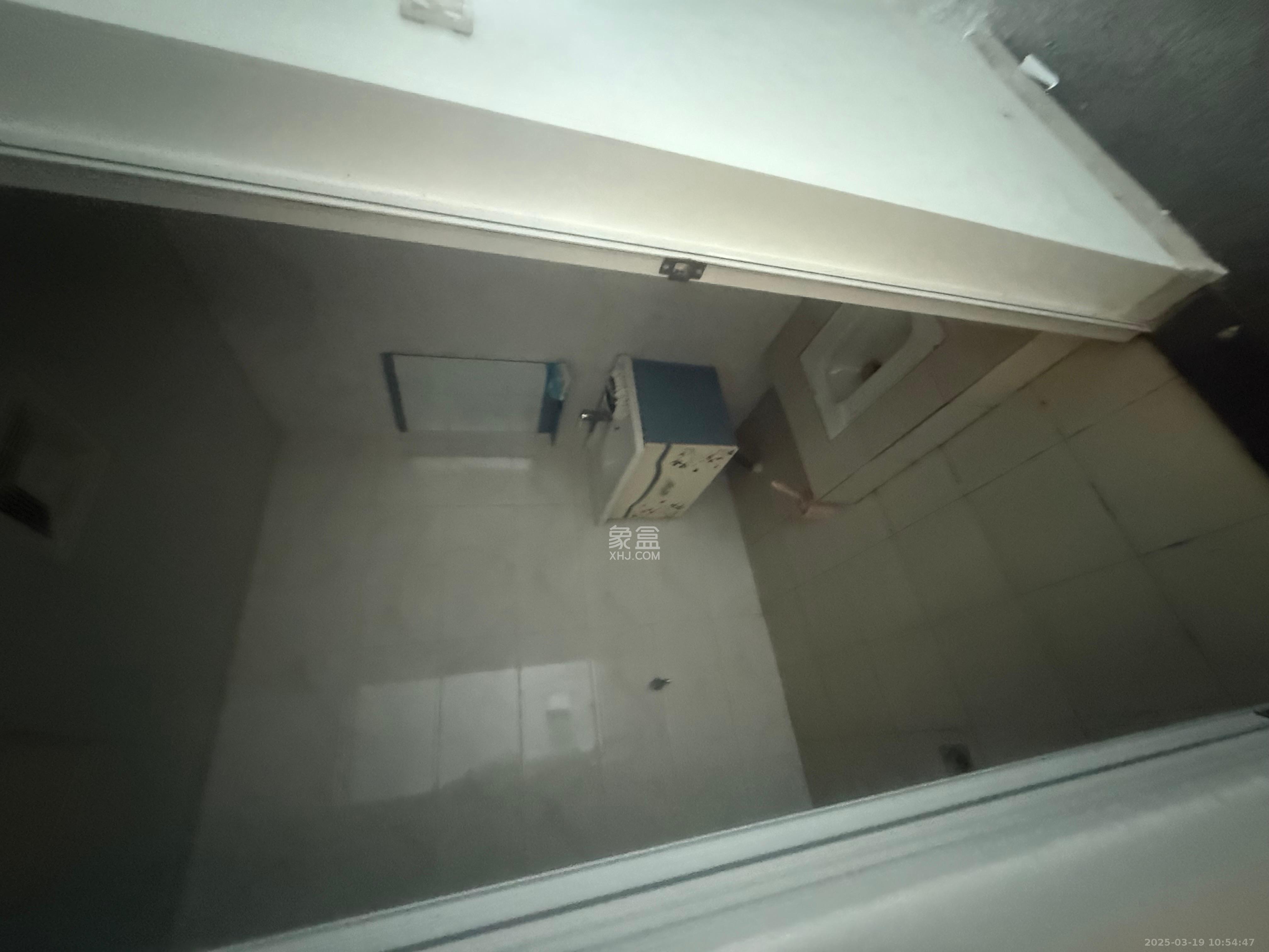 奥克斯广场 1室1厅1卫 4200.0元/月 奥克斯广场 1室1厅1卫 4200.0元/月室内图