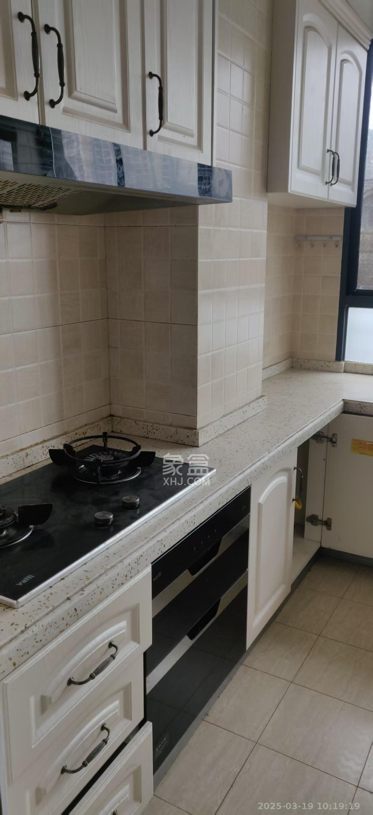 澳海月亮湾  2室1厅1卫    1800.0元/月 澳海月亮湾  2室1厅1卫    1800.0元/月室内图