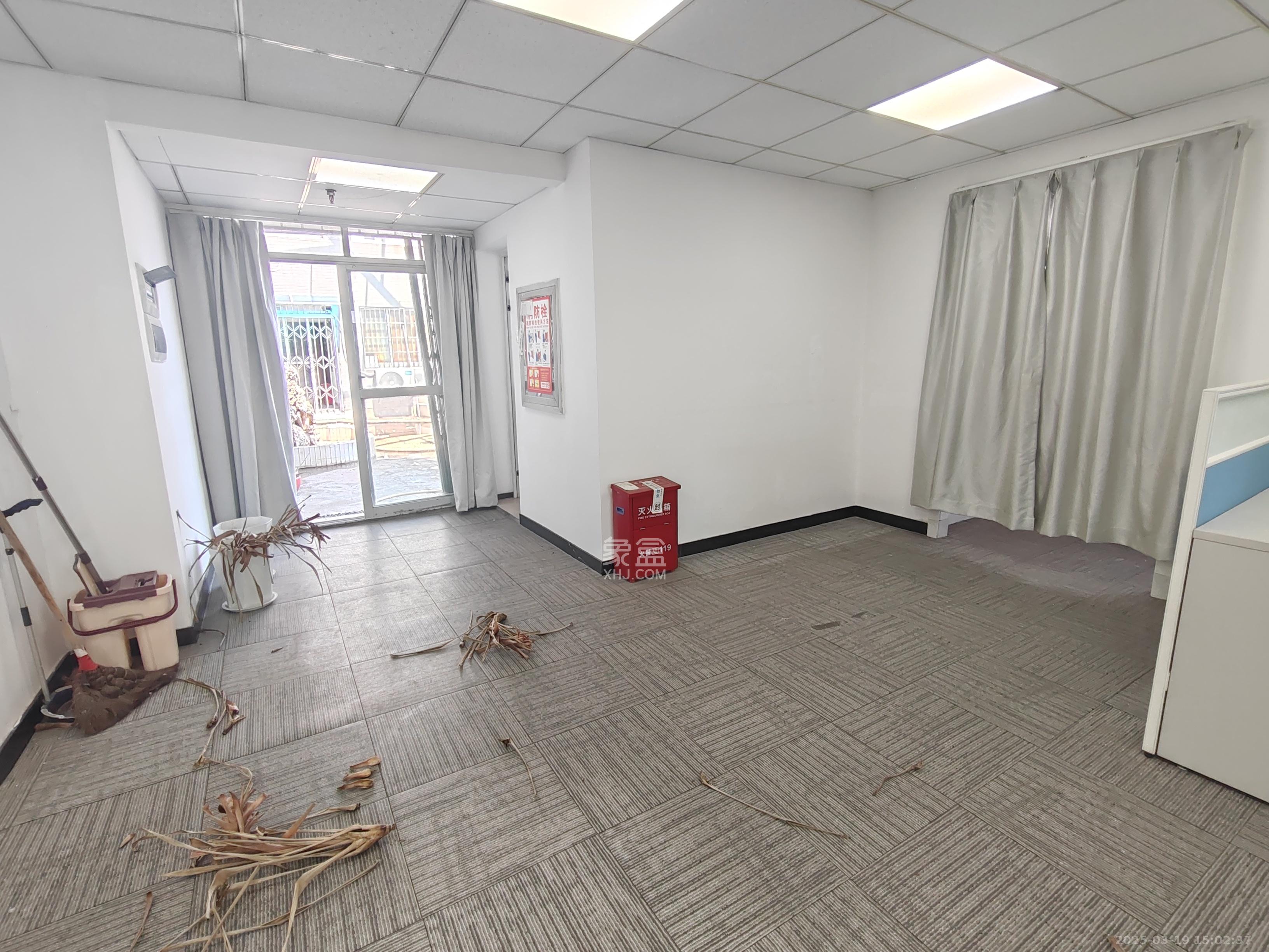 鸿运凯旋国际(科佳电脑城) 4室1厅1卫 10000.0元/月 鸿运凯旋国际(科佳电脑城) 4室1厅1卫 10000.0元/月室内图