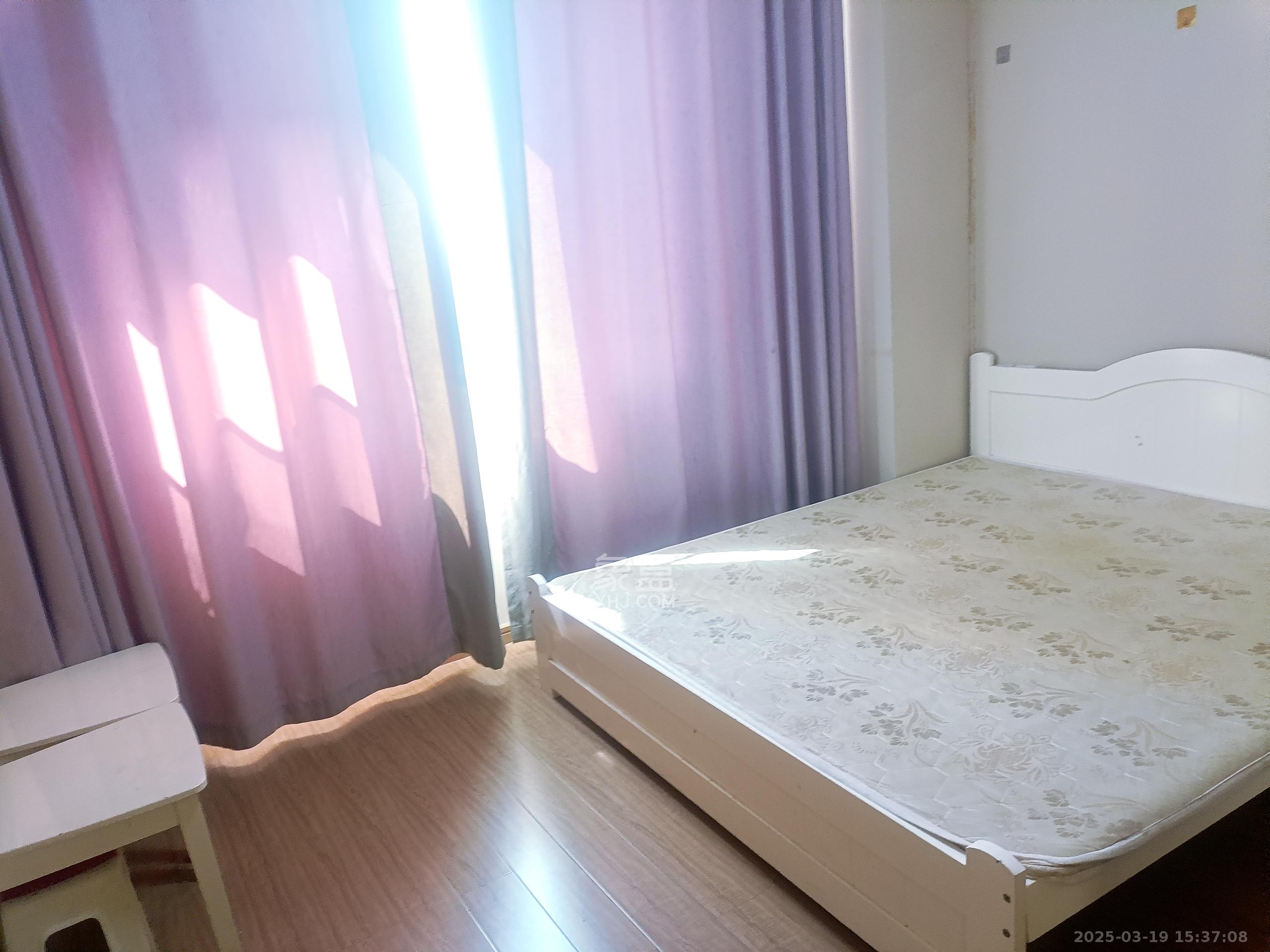 麓谷小镇  3室2厅1卫   2250.00元/月室内图