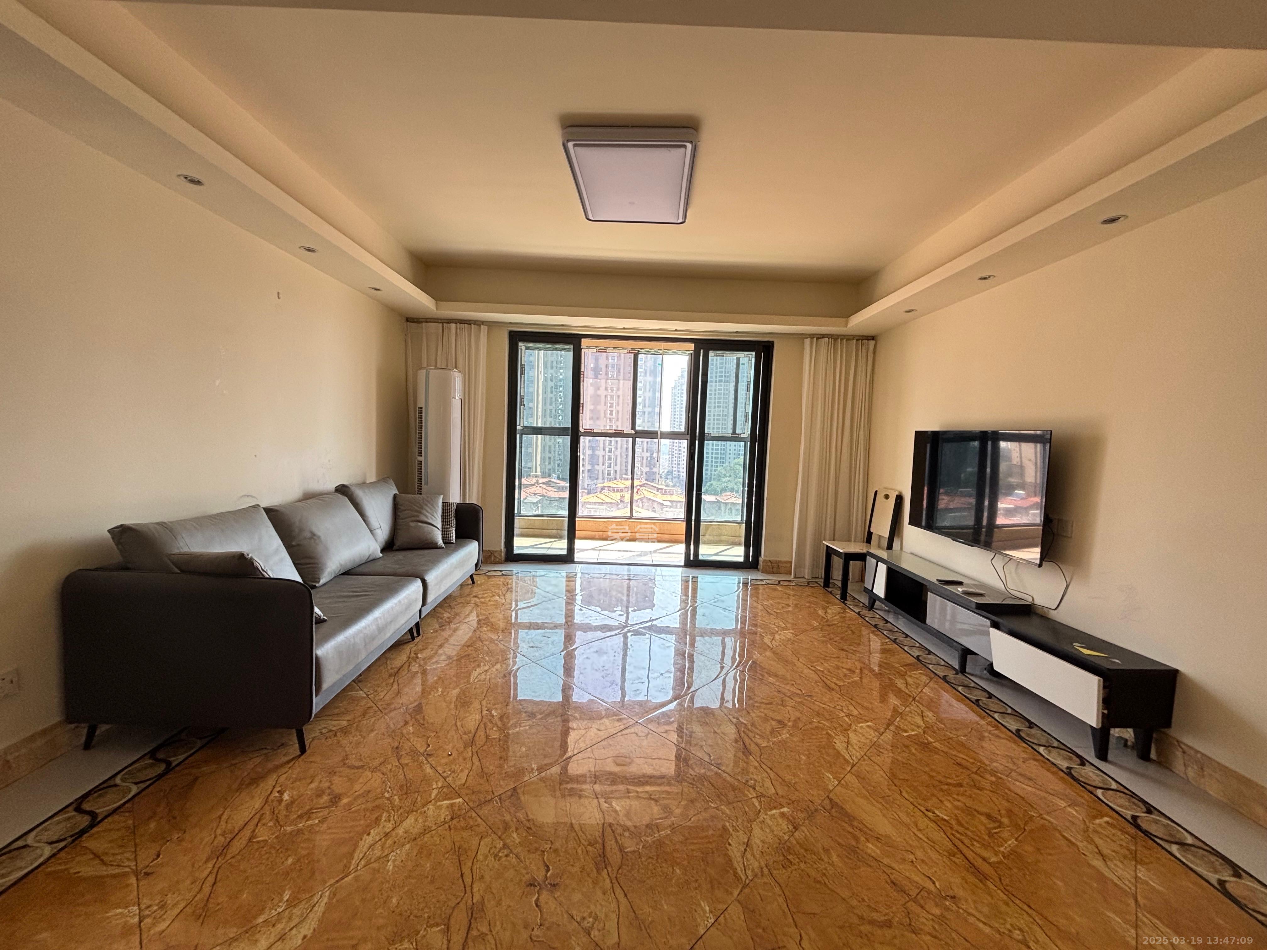 碧桂园南城首府(东宸林海)  4室2厅2卫    3300.0元/月 碧桂园南城首府(东宸林海)  4室2厅2卫    3300.0元/月室内图