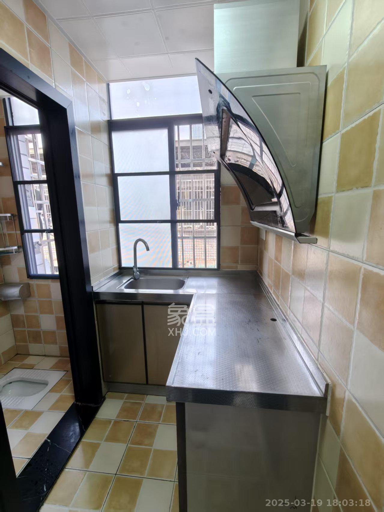 新合四村 1室0厅1卫 1250.0元/月 新合四村 1室0厅1卫 1250.0元/月室内图