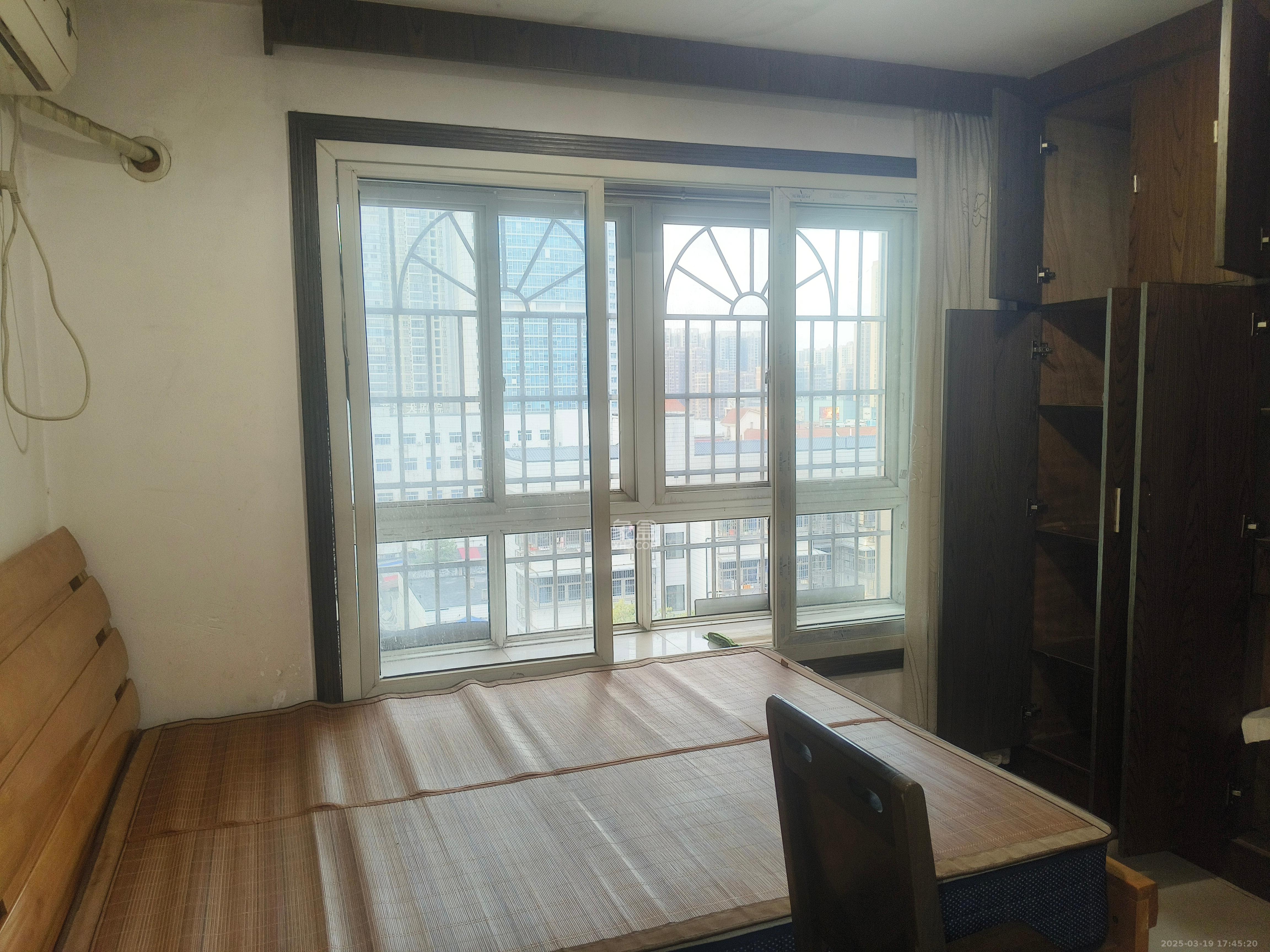 领秀星城(领秀新城)  2室2厅1卫    1300.0元/月 领秀星城(领秀新城)  2室2厅1卫    1300.0元/月室内图