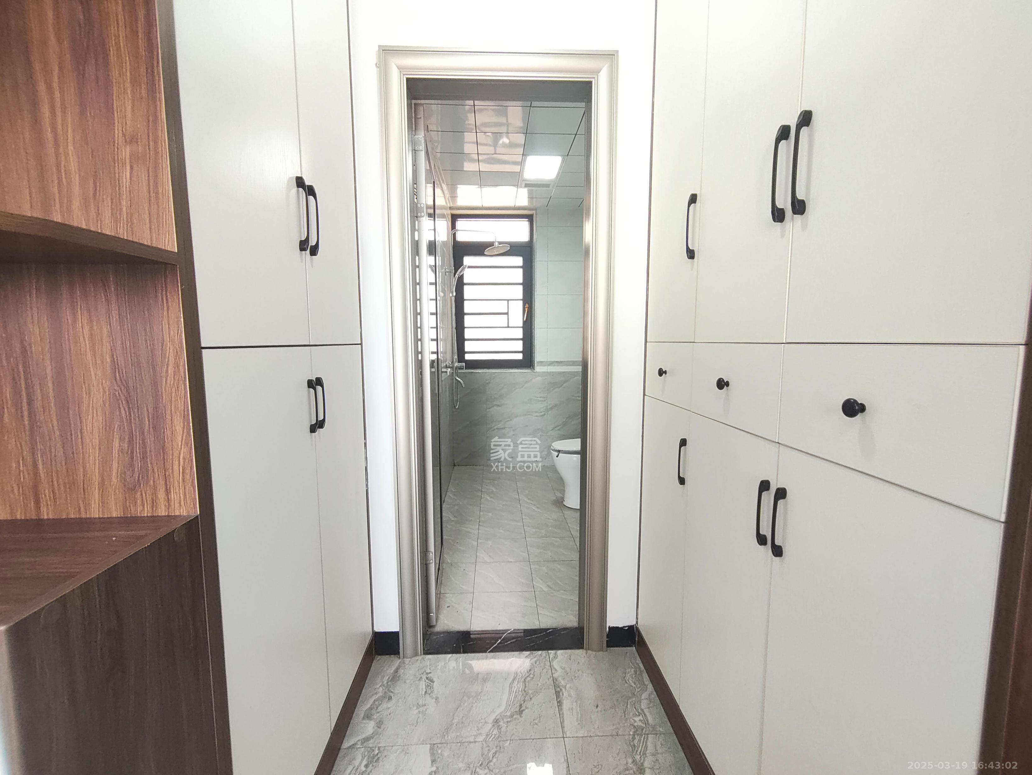 洋湖明园一期 3室2厅1卫 2100.0元/月 洋湖明园一期 3室2厅1卫 2100.0元/月室内图