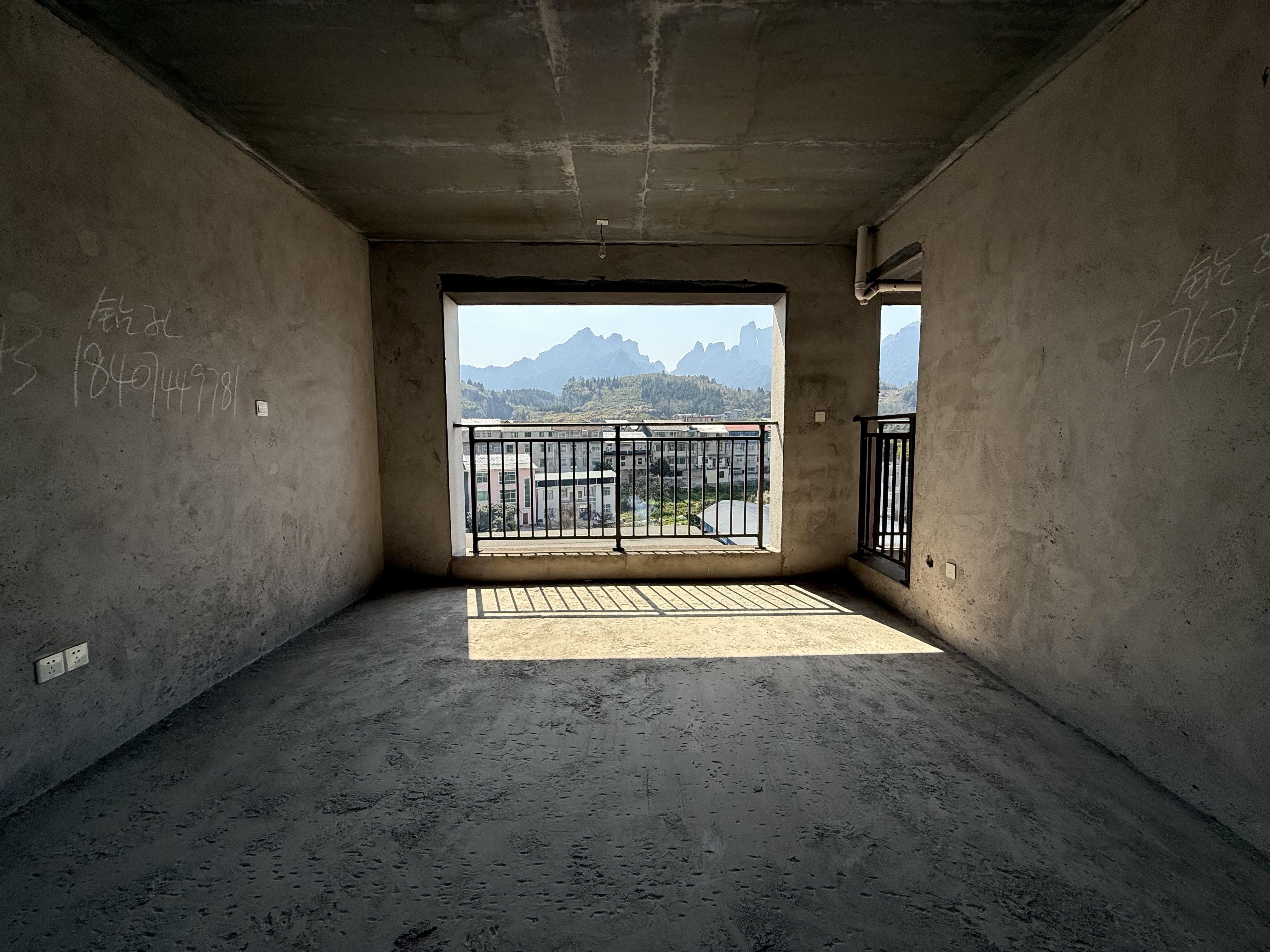 锦绣公馆 4室2厅2卫 71.8万 锦绣公馆 4室2厅2卫 71.8万客厅