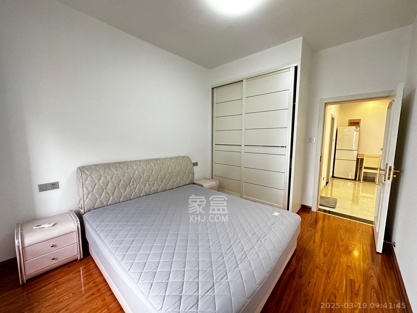 东方名苑臻锦园 2室2厅1卫 54.8万 东方名苑臻锦园 2室2厅1卫 54.8万客厅