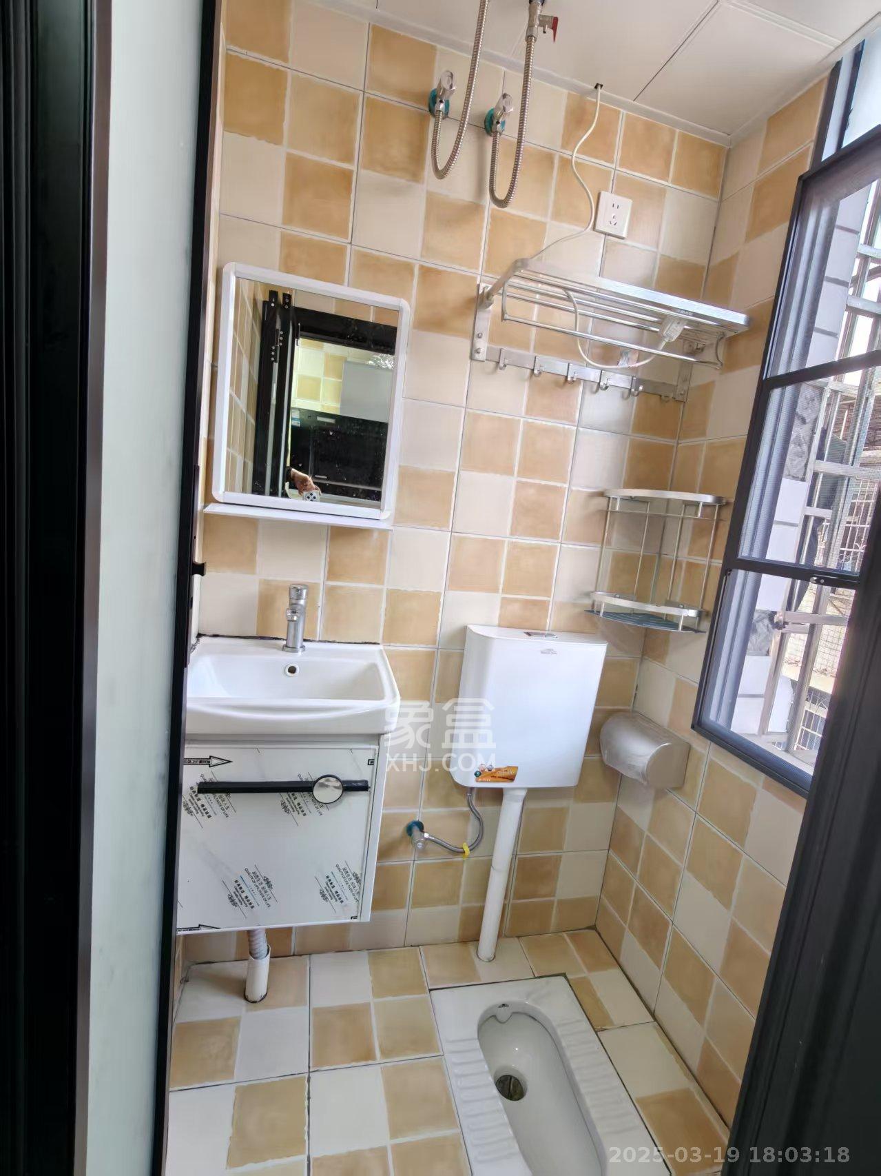 新合四村 1室0厅1卫 1250.0元/月 新合四村 1室0厅1卫 1250.0元/月室内图