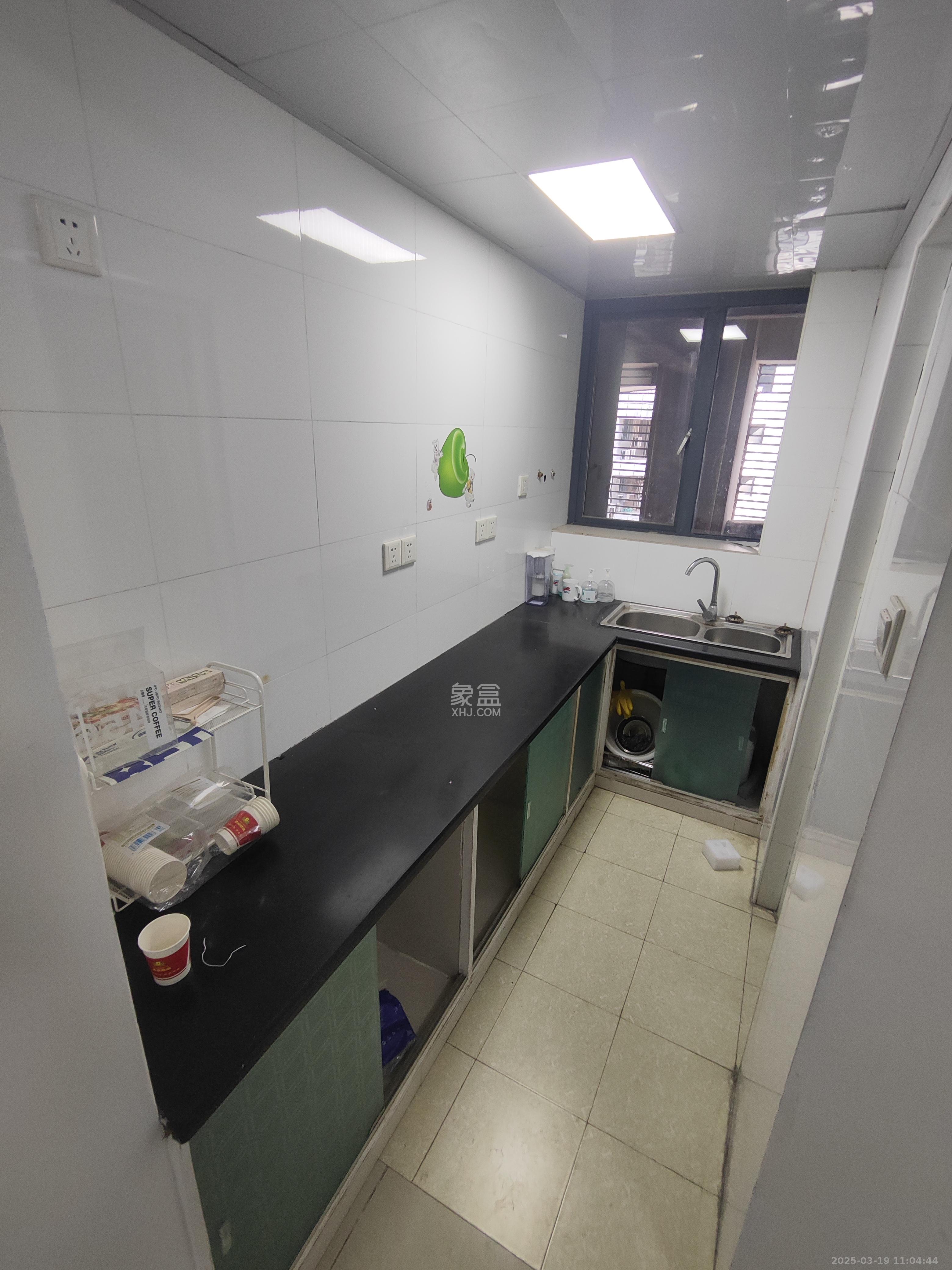 新时代广场 2室1厅1卫 2600.0元/月 新时代广场 2室1厅1卫 2600.0元/月室内图