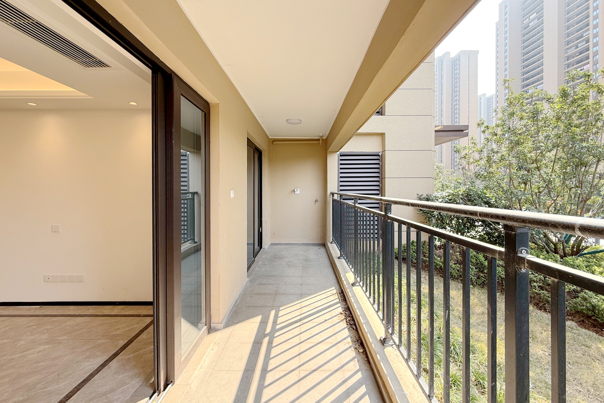 金辉优步学府 2室2厅1卫 58.0万 金辉优步学府 2室2厅1卫 58.0万阳台