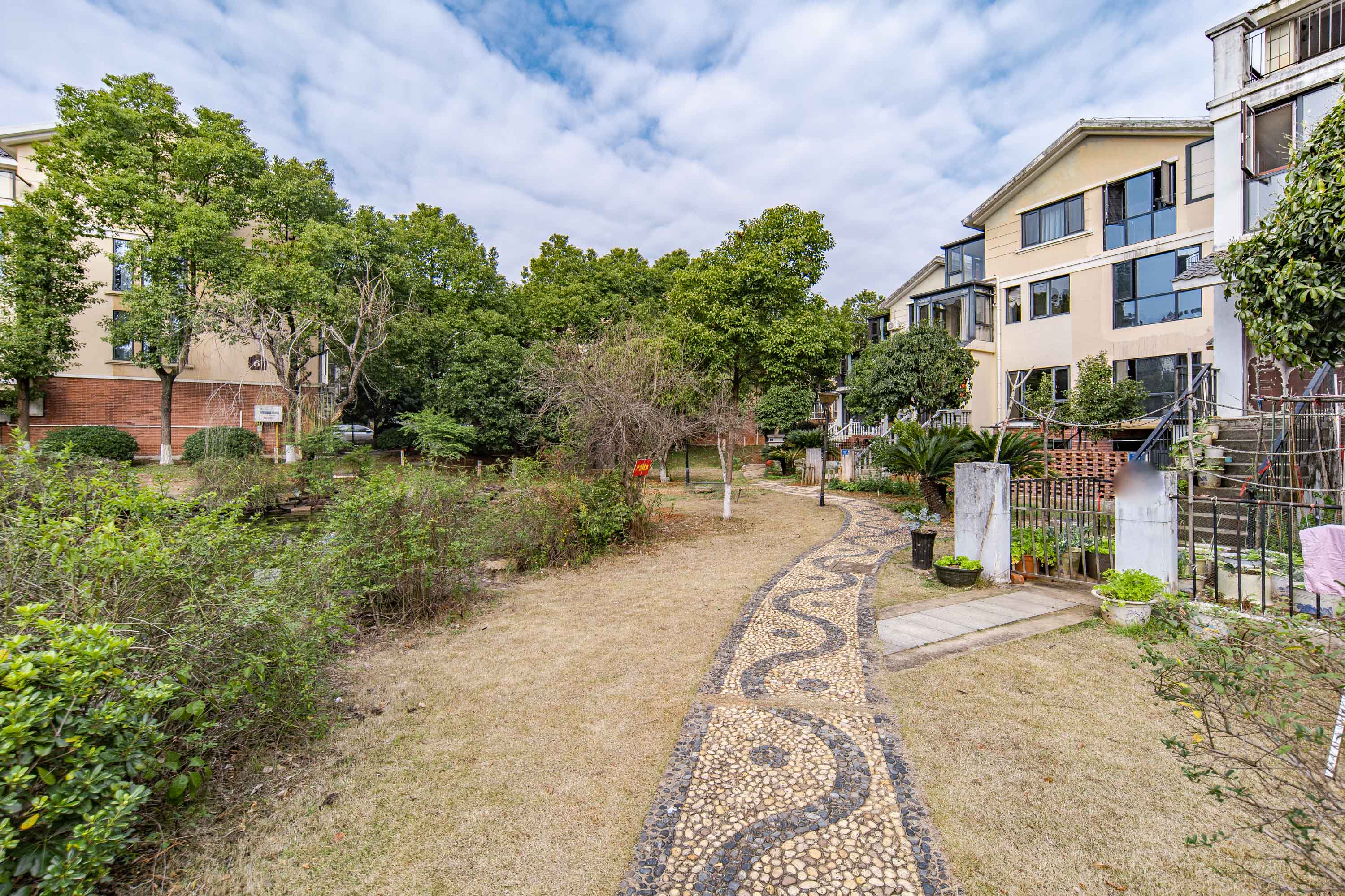 中天山语林居 5室3厅3卫 268.0万 中天山语林居 5室3厅3卫 268.0万其他